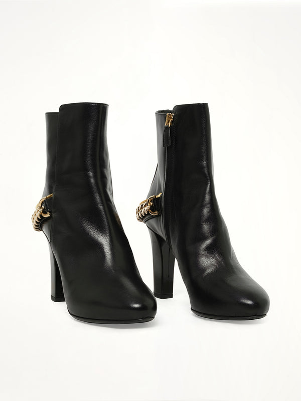 Boots W/ Chain in Black