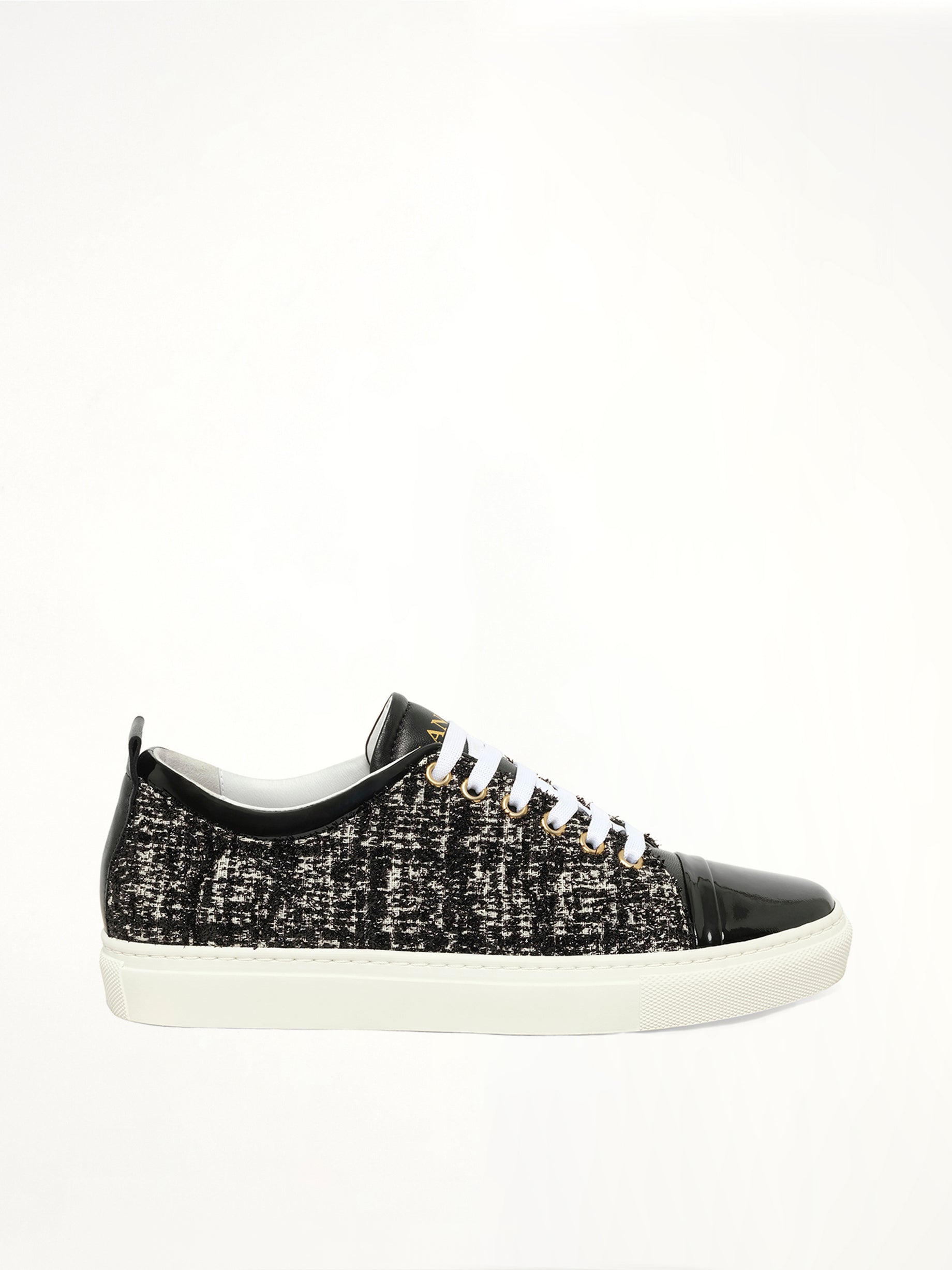 Low Sneaker in Black