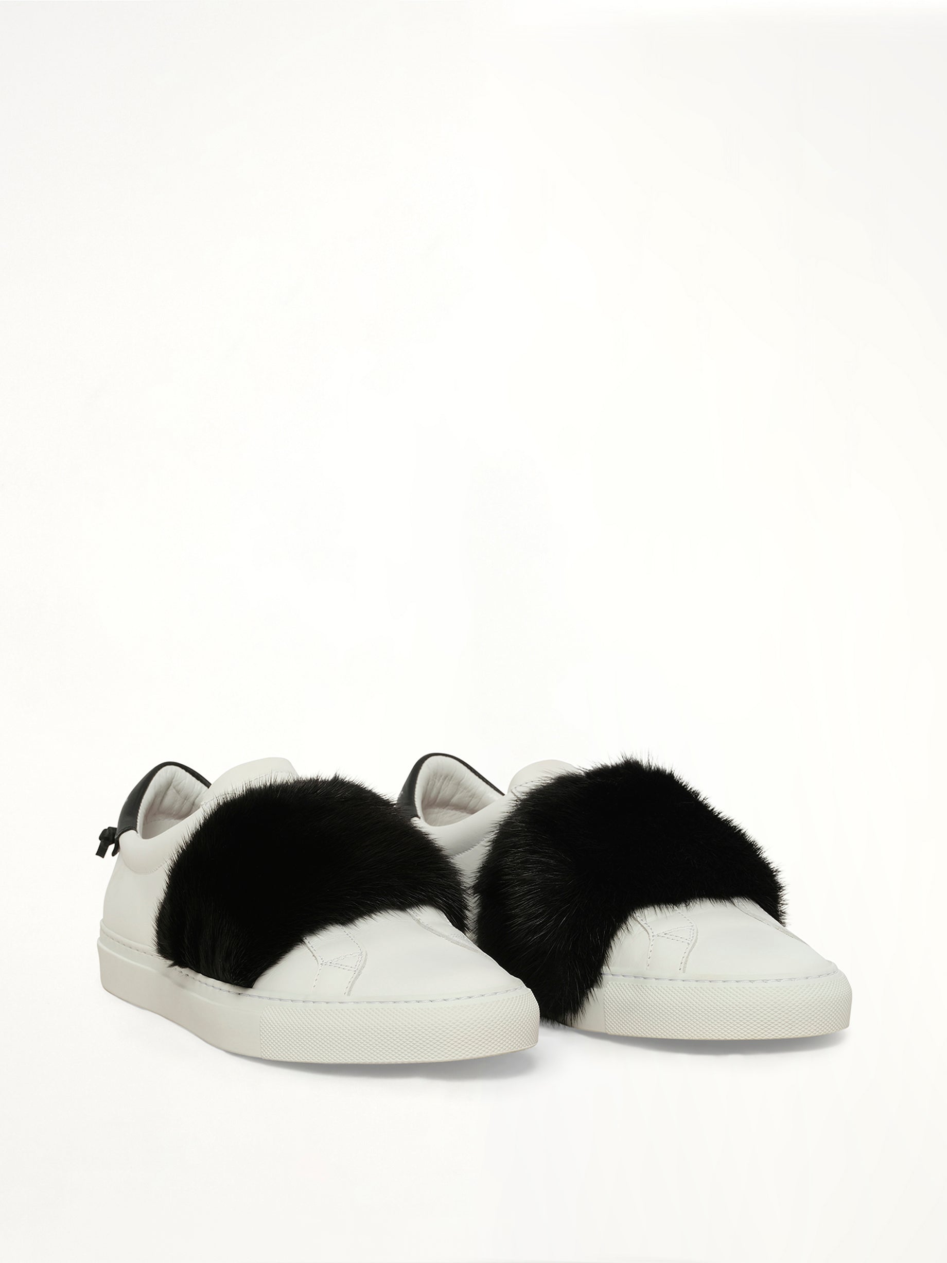Urban Knot Elastic Sneaker in Black