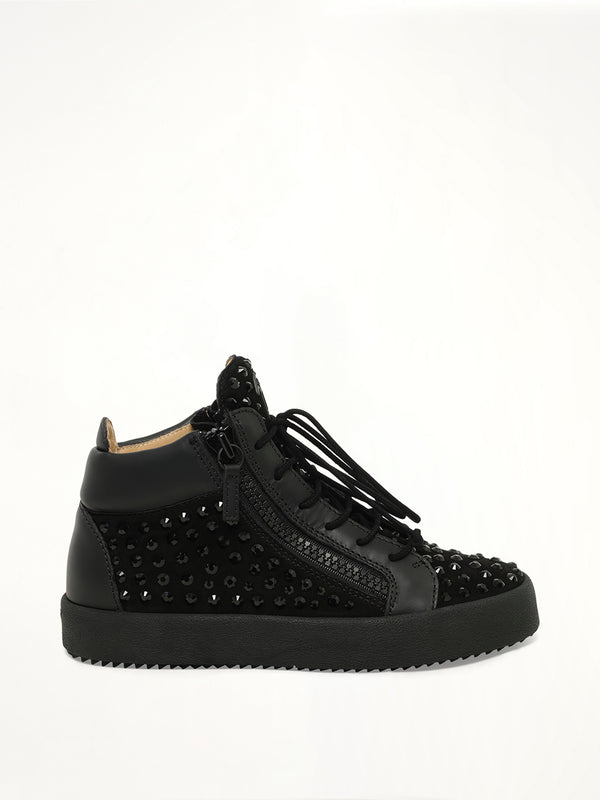 Camoscio in Nero in Black