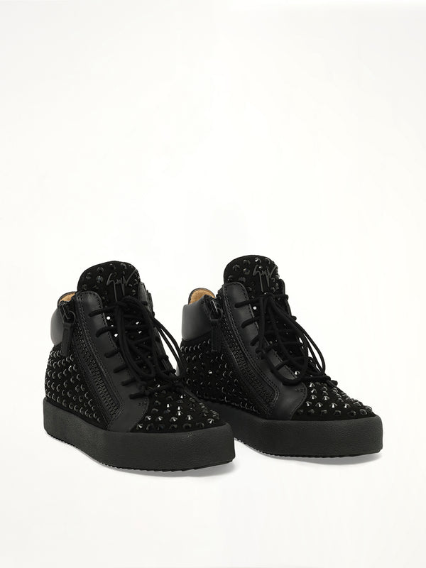 Camoscio in Nero in Black