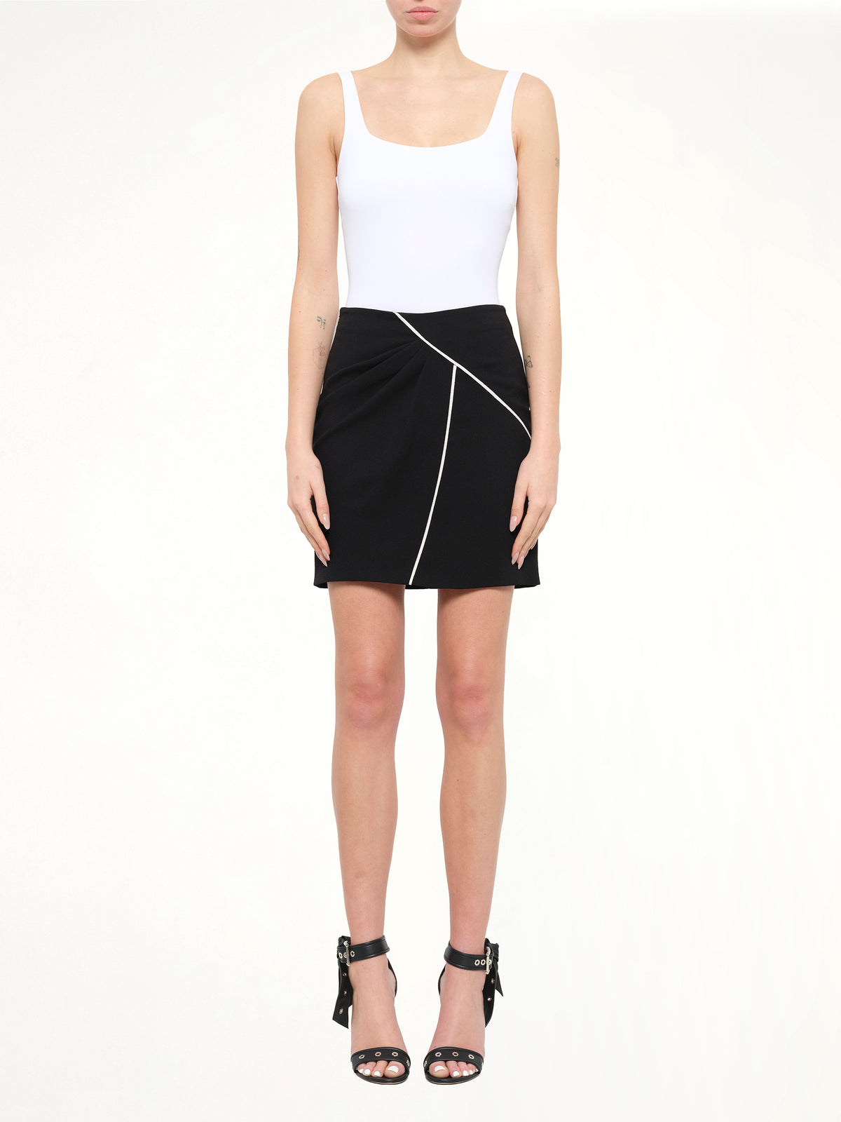 Crepe Wool Short Skirt in Black