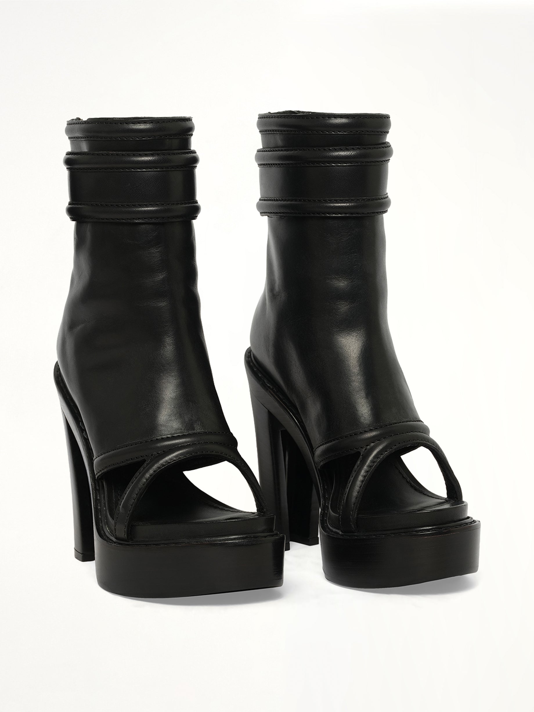 Leather Shoes in Black