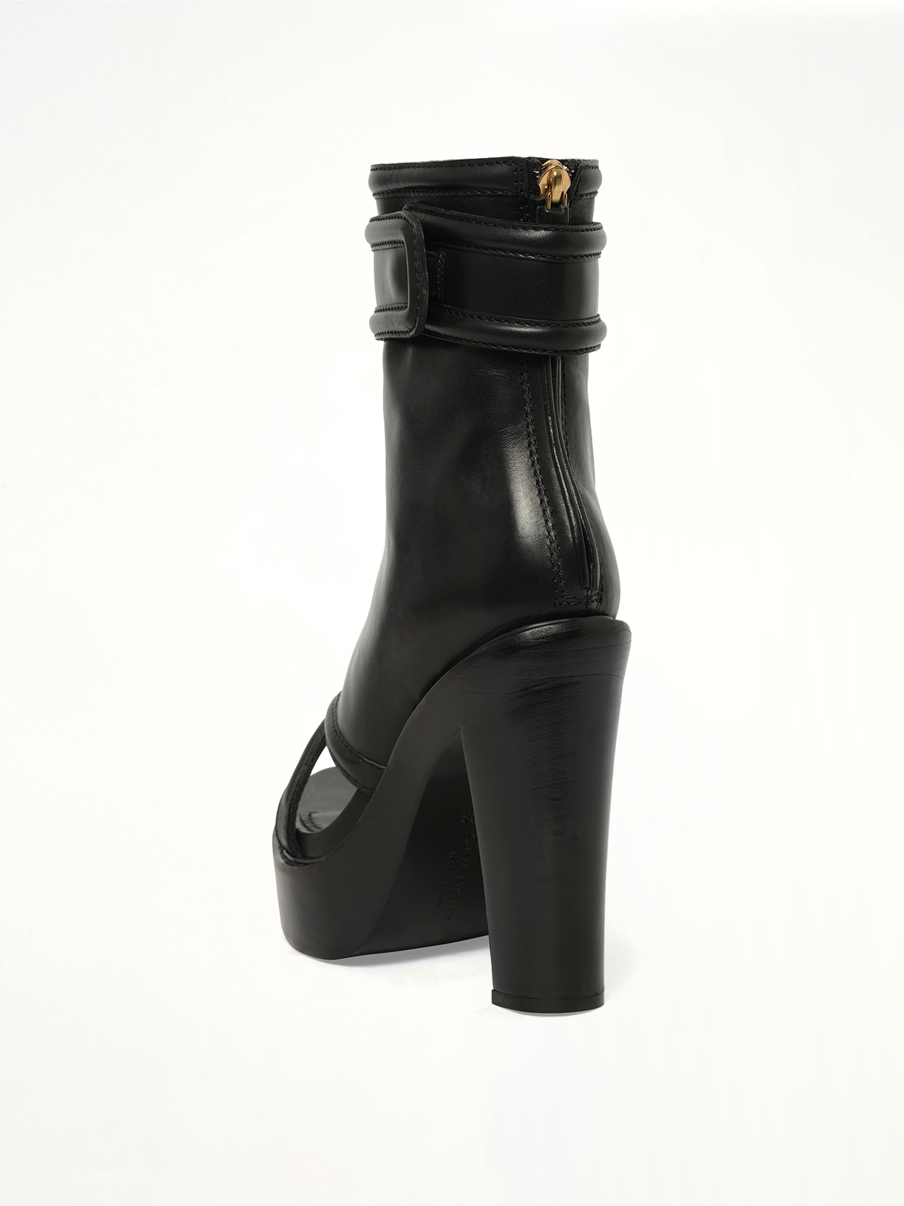 Leather Shoes in Black