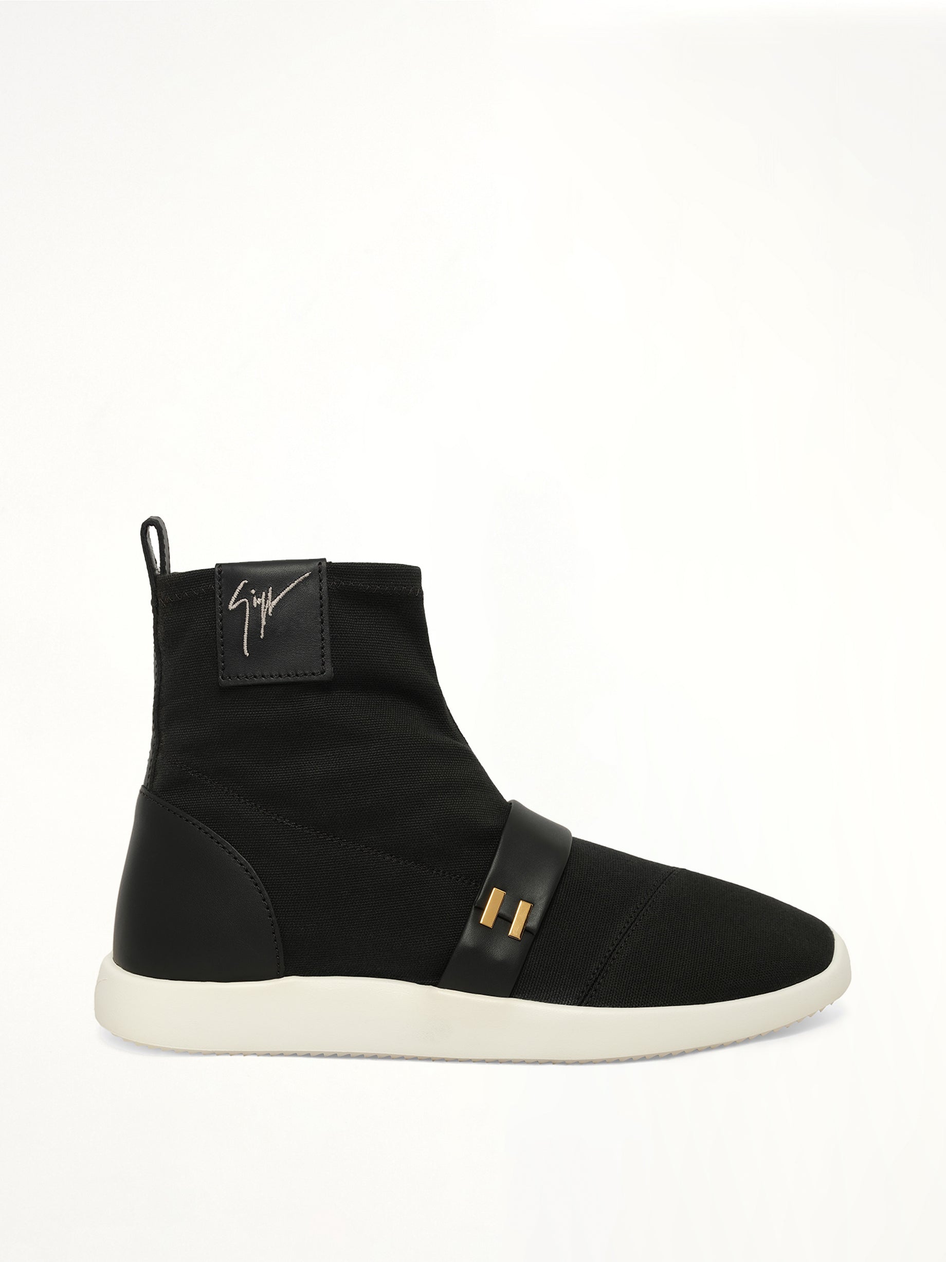 Hunt Sneaker in Black