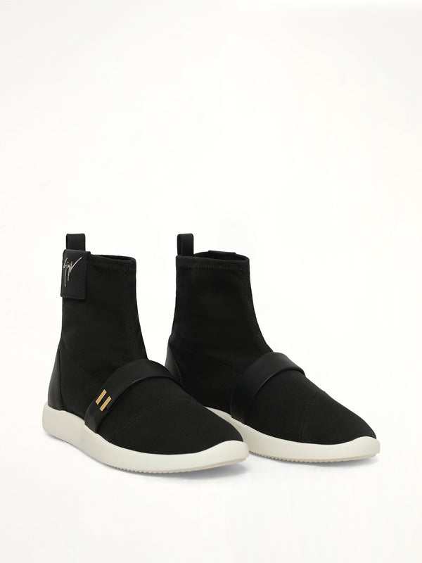 Hunt Sneaker in Black