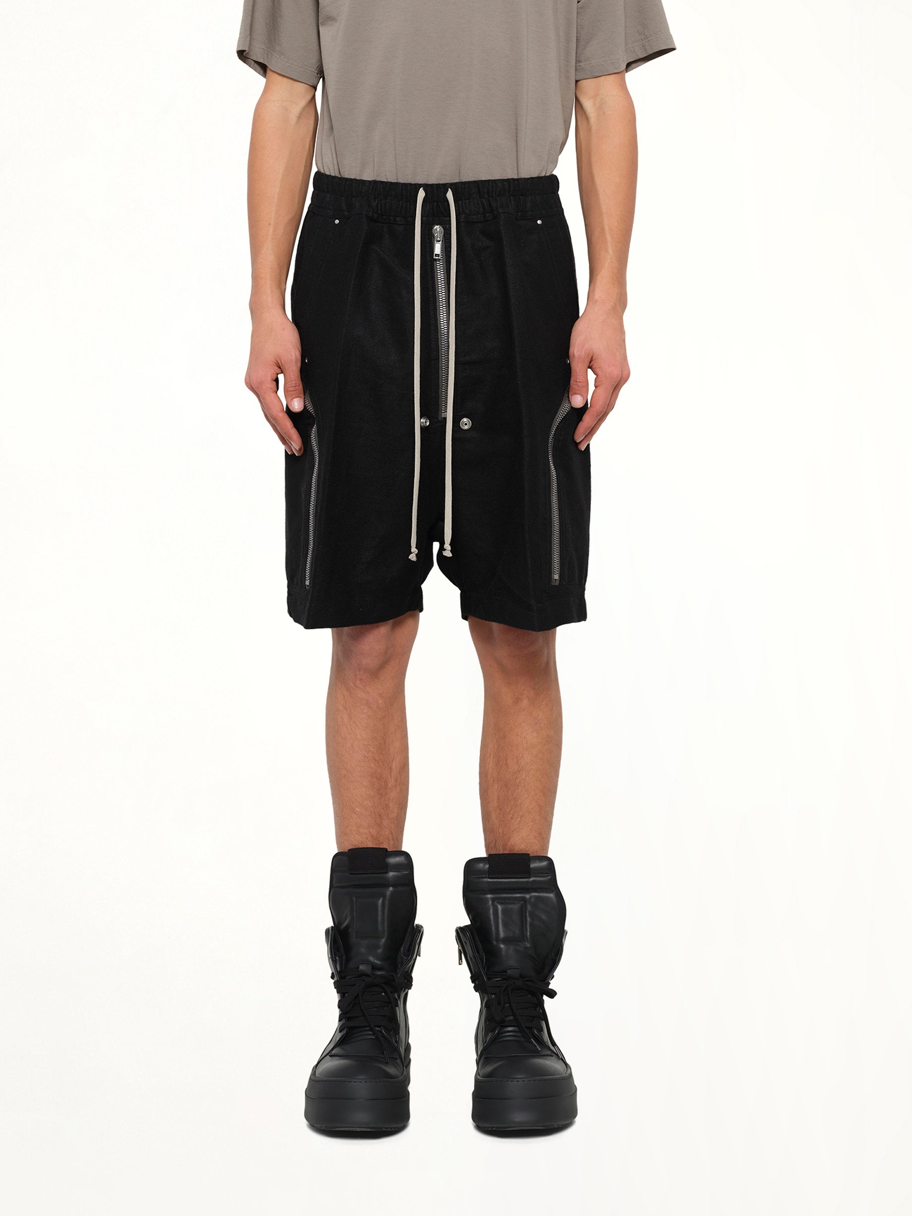 Moleskin Heizer Shorts in Black