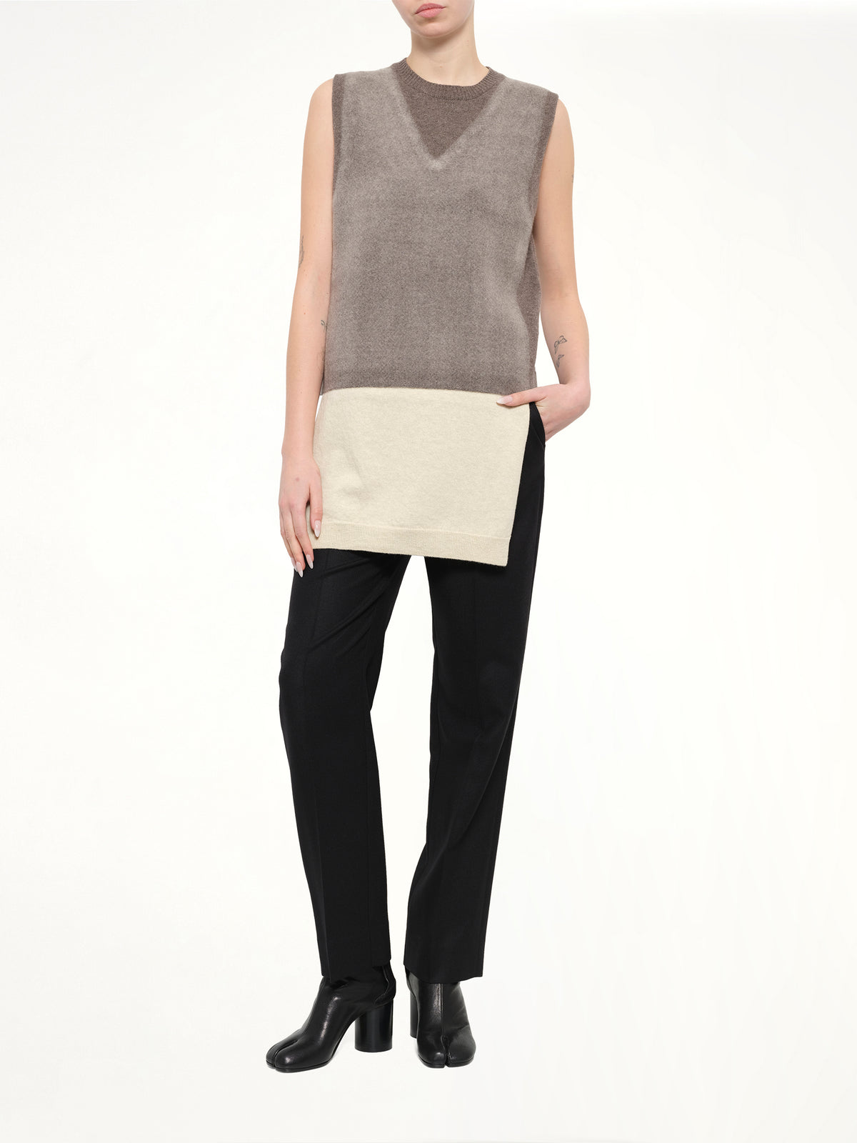 Minimal Elastic Waistband Trousers in Black