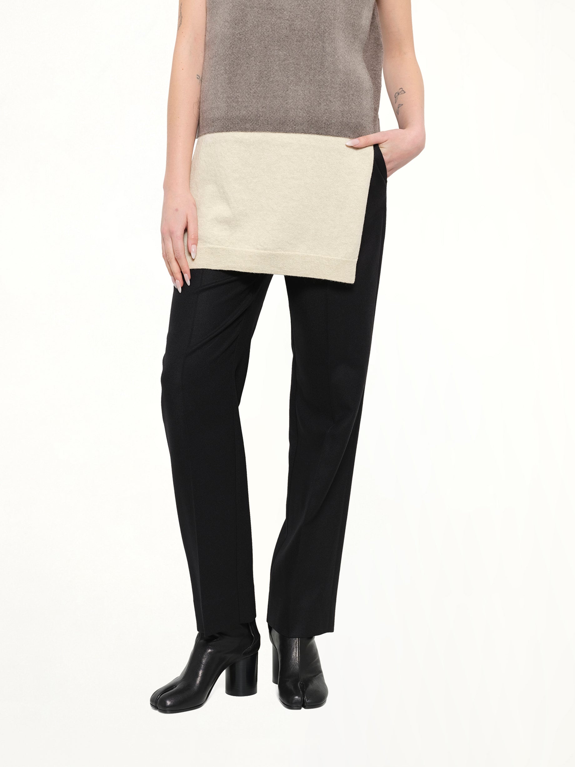 Minimal Elastic Waistband Trousers in Black