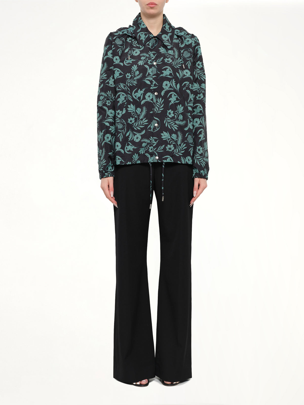 Vent Outerwear in Black