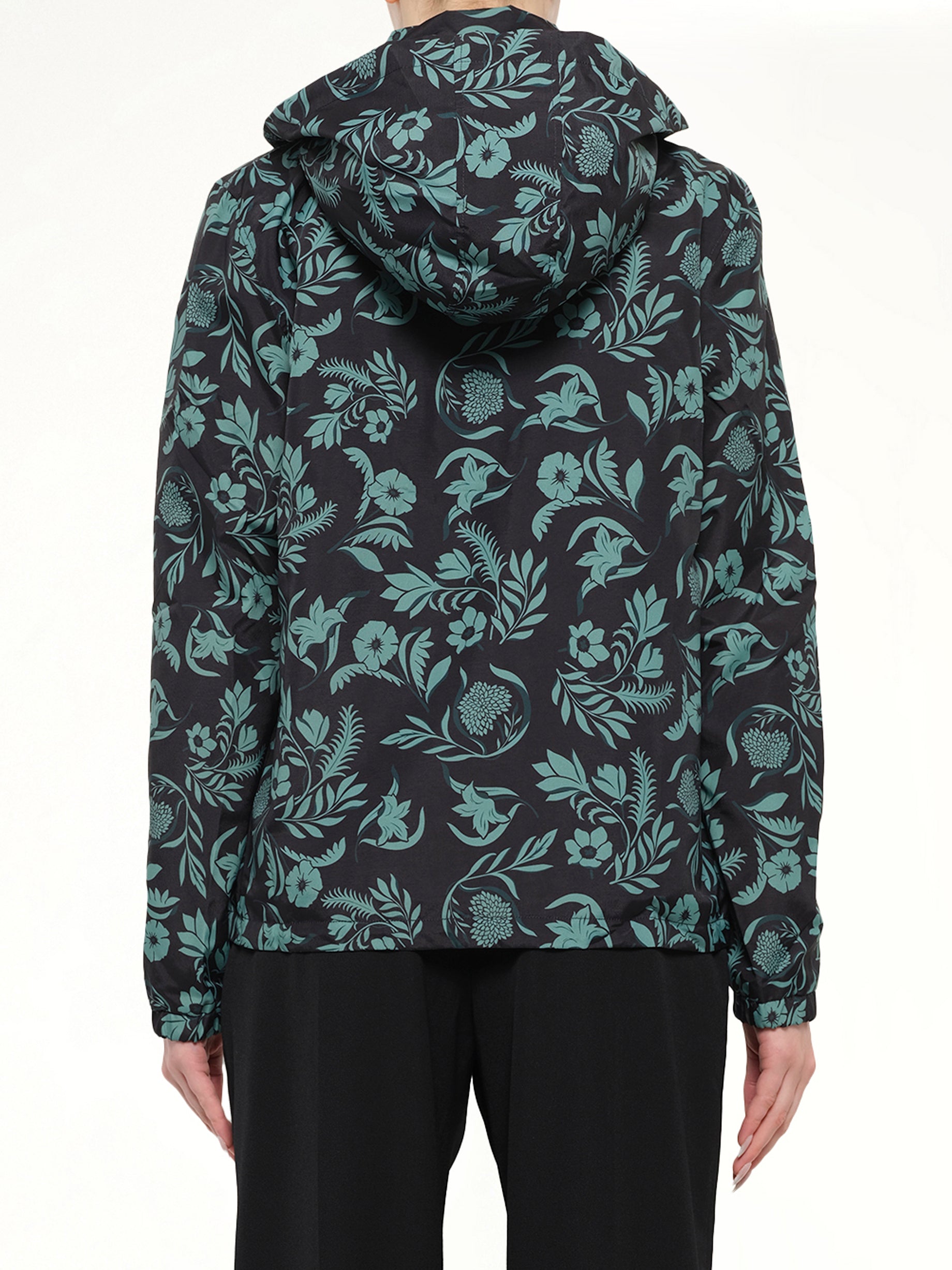 Vent Outerwear in Black