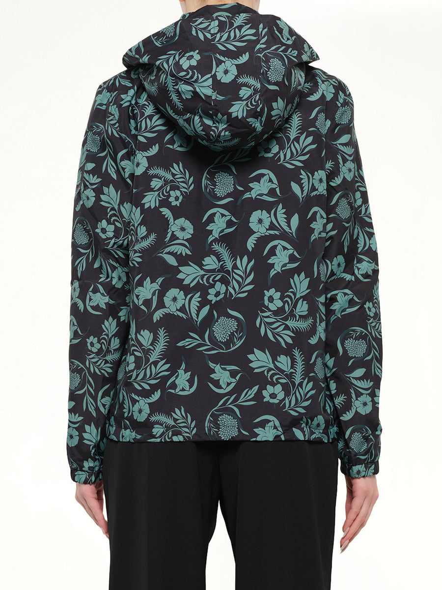 Vent Outerwear in Black