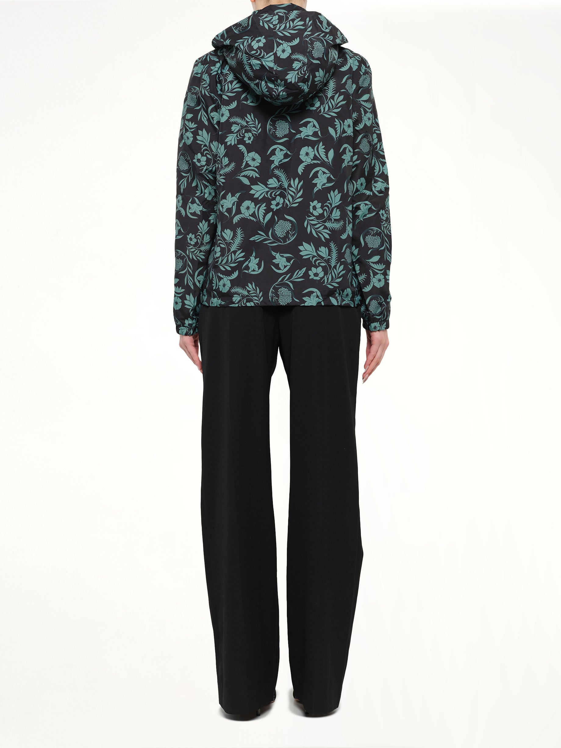 Vent Outerwear in Black