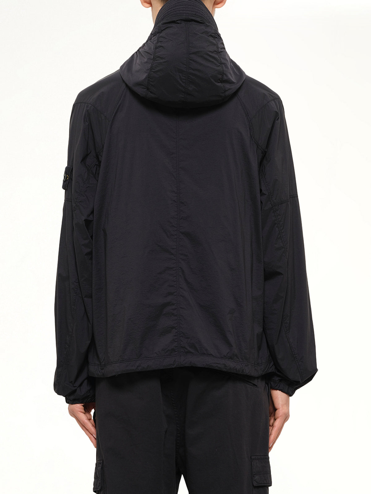 Q100020 Ultra Light Nylon Stretch Jacket in Black