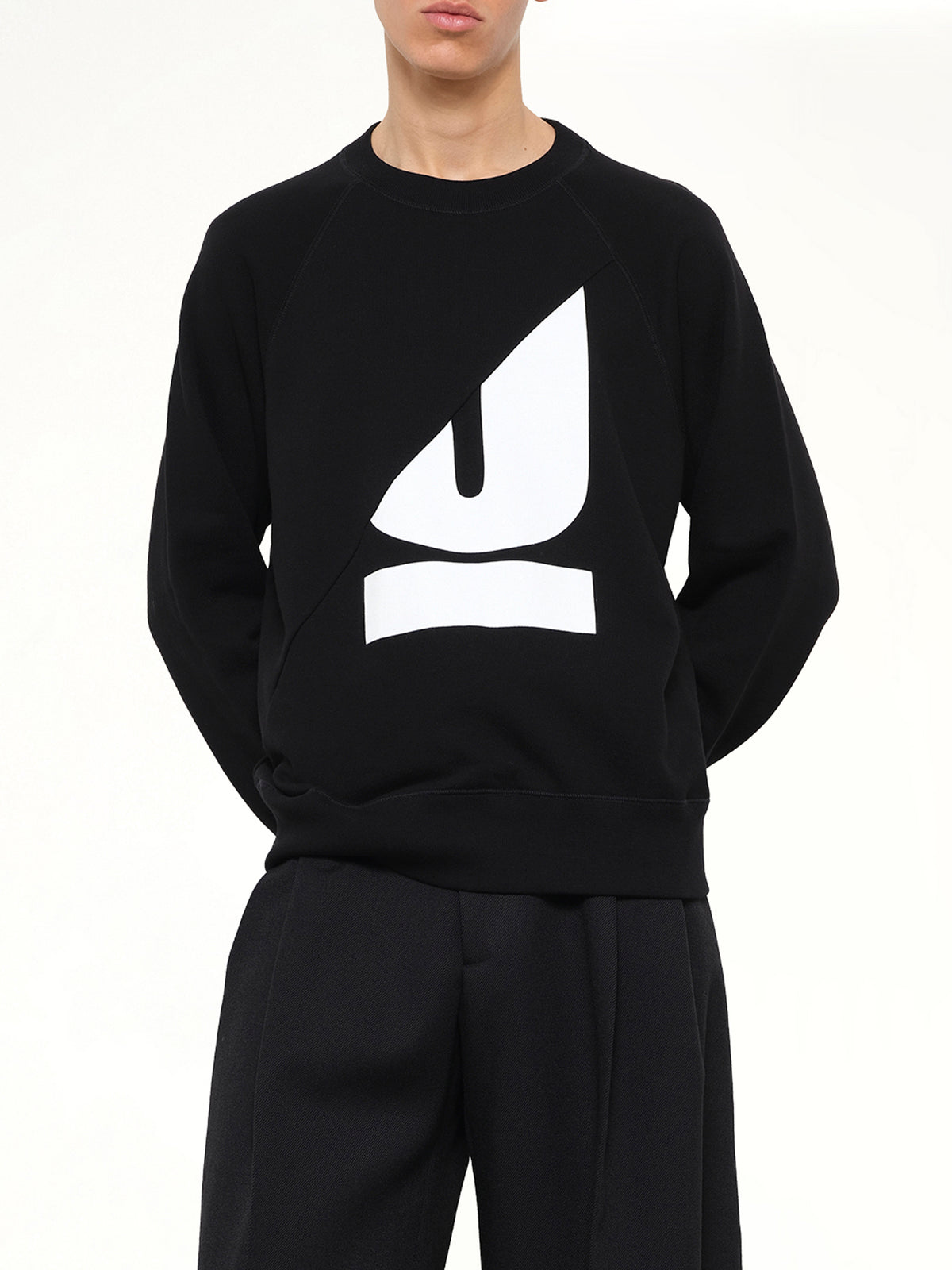 Split U Sweatshirt in Black