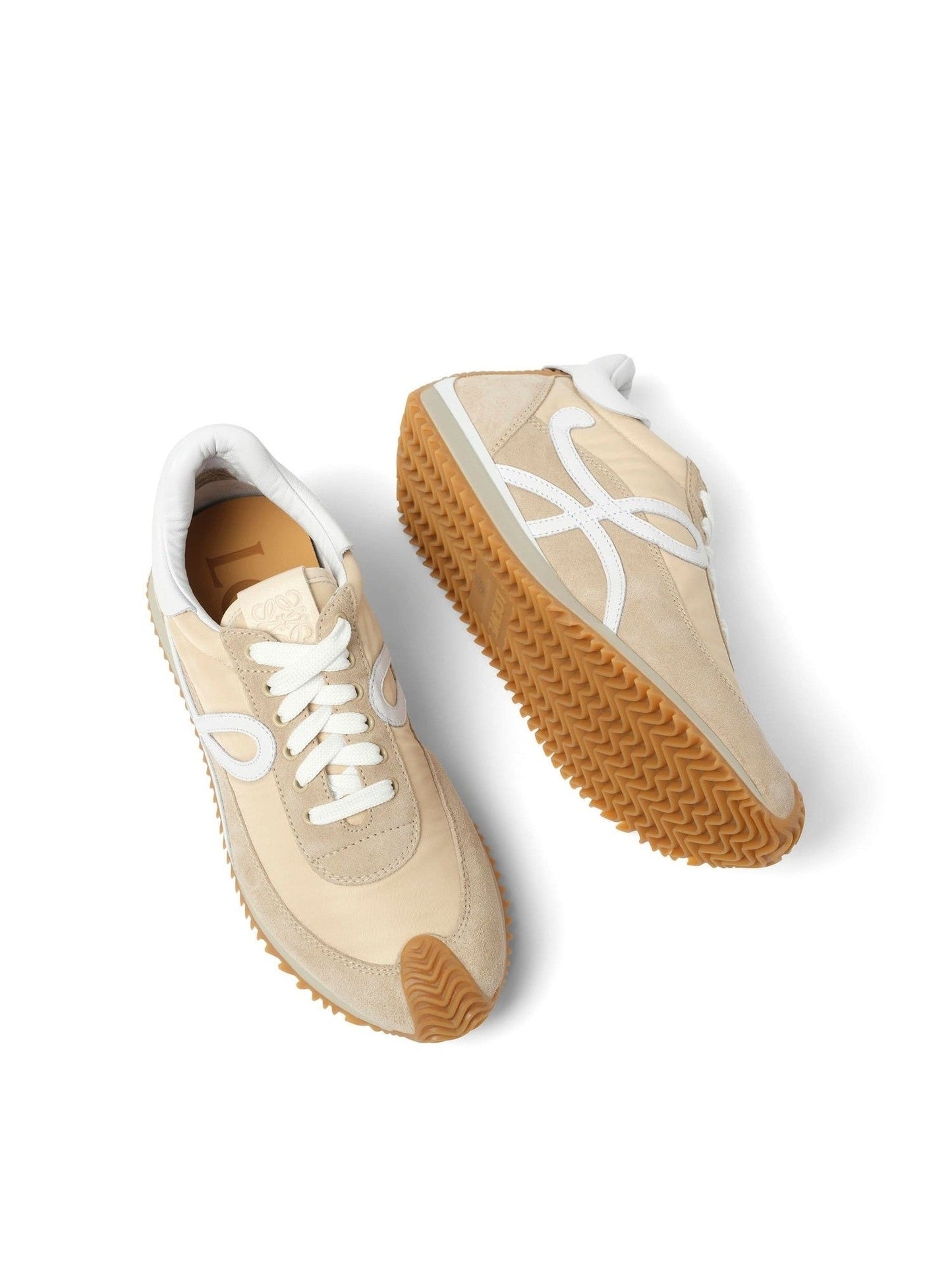 Flow Runner in Light Powder