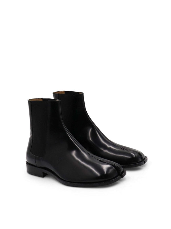 Tabi Toe Ankle Boots in Black Front View | MAISON MARGIELA