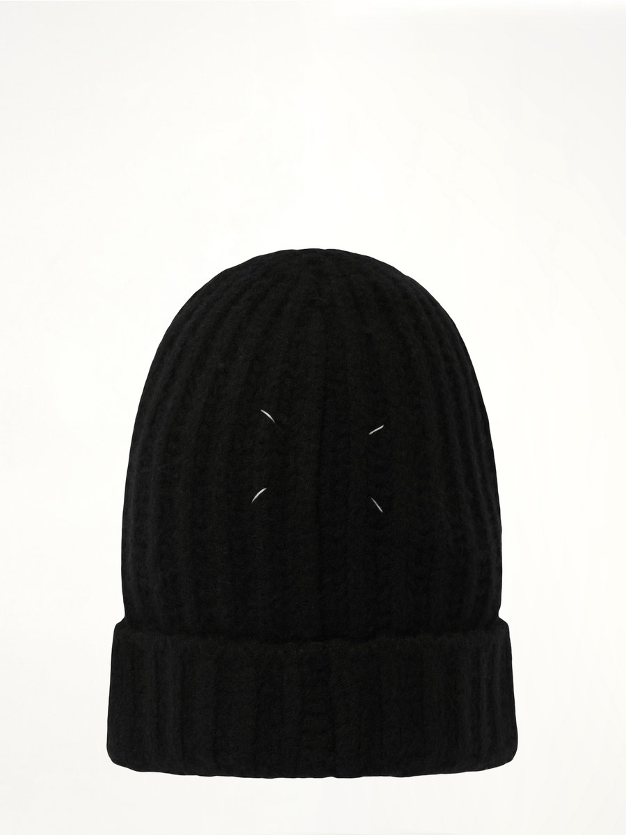 Four Stiches Beanie in Black