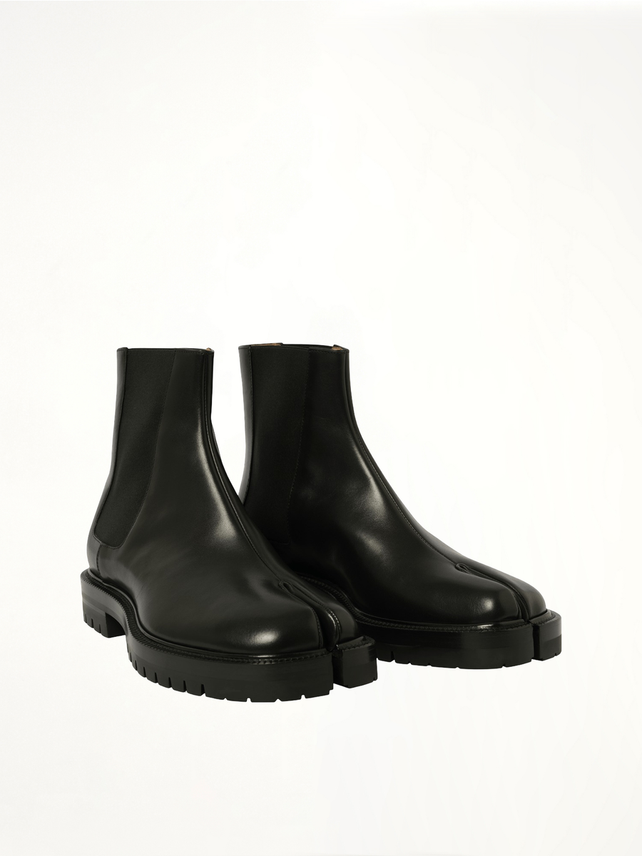 Calfskin Tabi County Chelsea Boots in Black Front View | MAISON MARGIELA