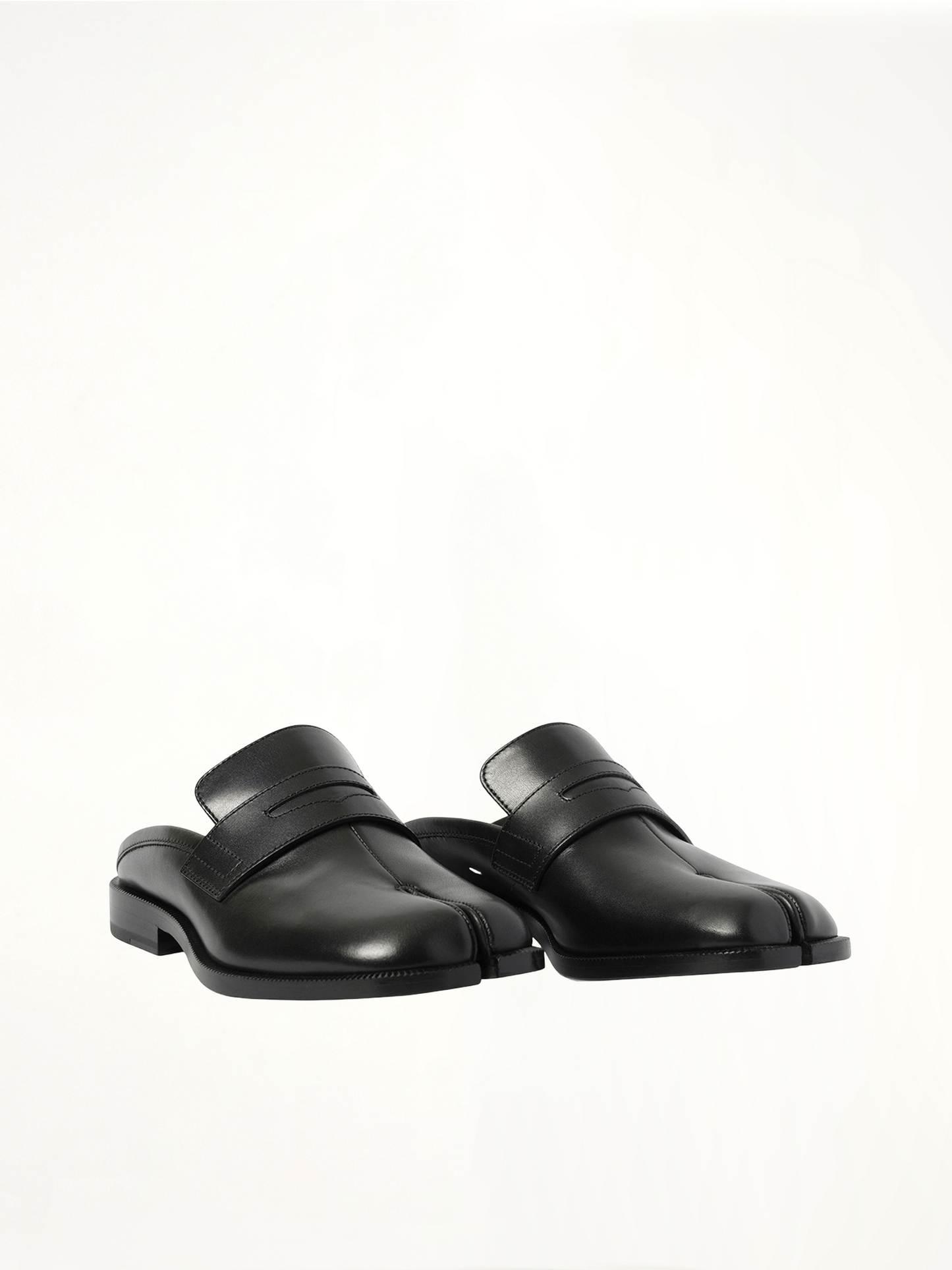 Tabi City Loafer Mule in Black