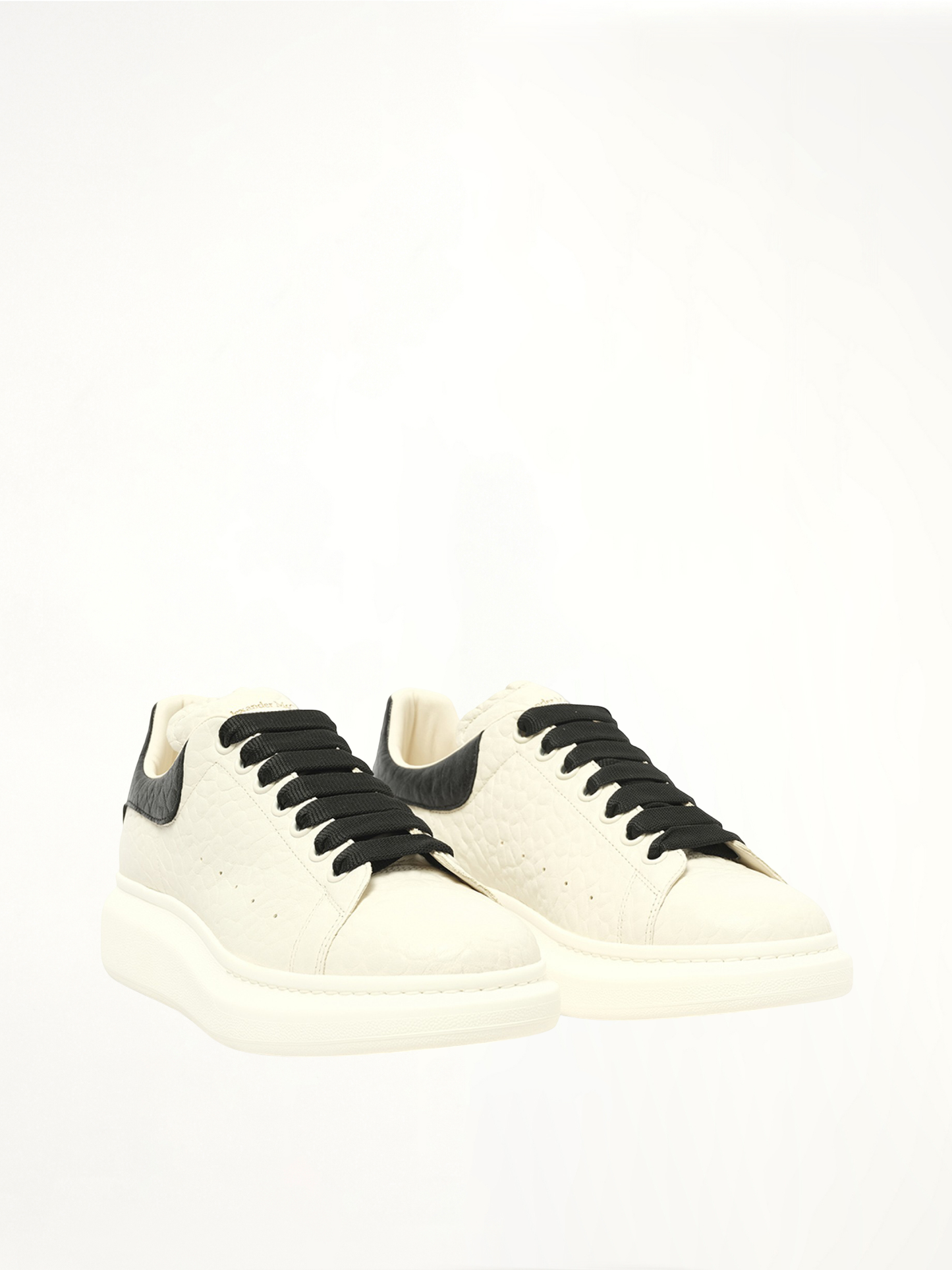 Dumbo Grain Larry Sneaker in Off White/Black