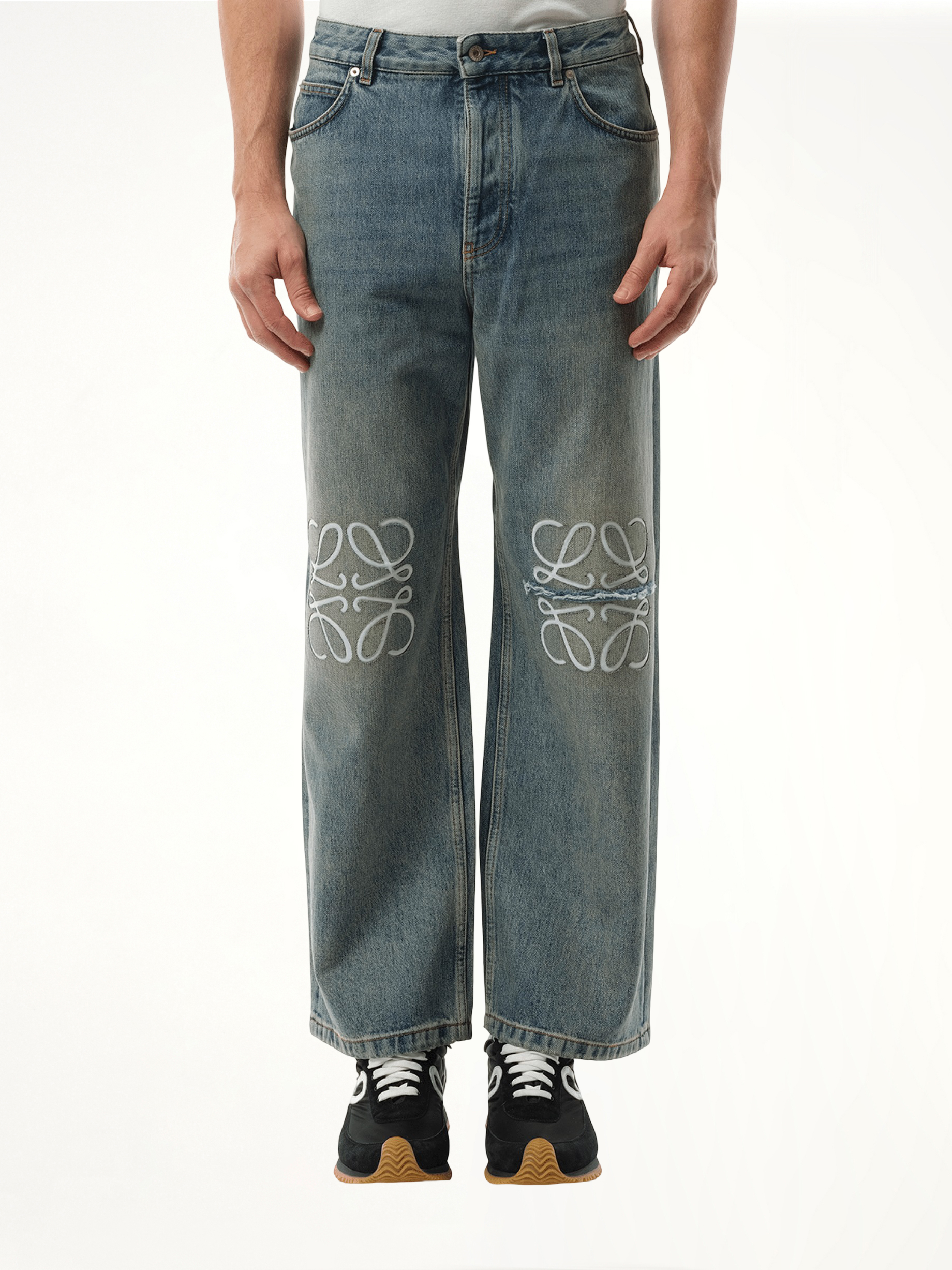 Anagram Baggy Distressed Jeans AF in Washed Denim