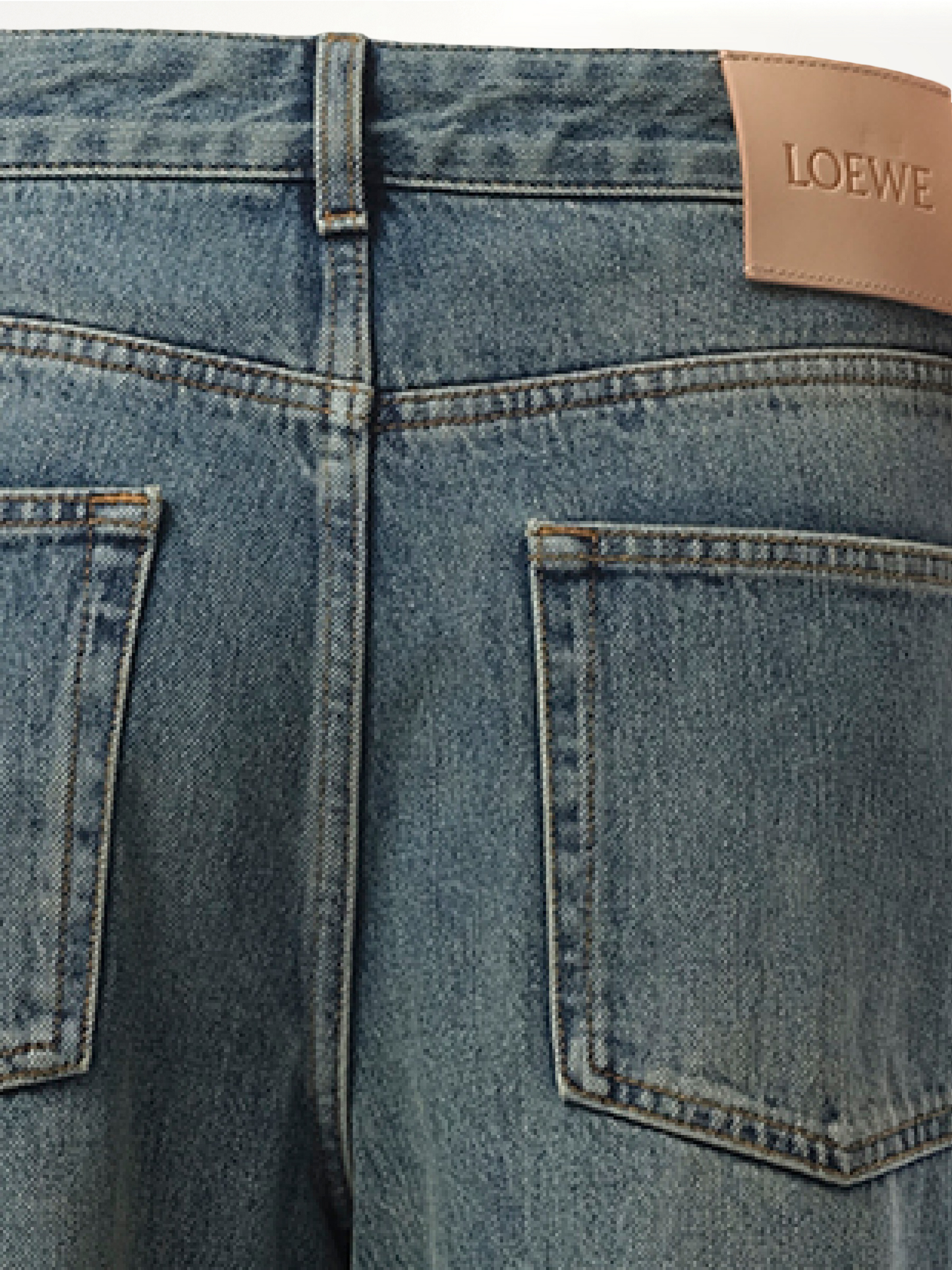 Anagram Baggy Distressed Jeans AF in Washed Denim