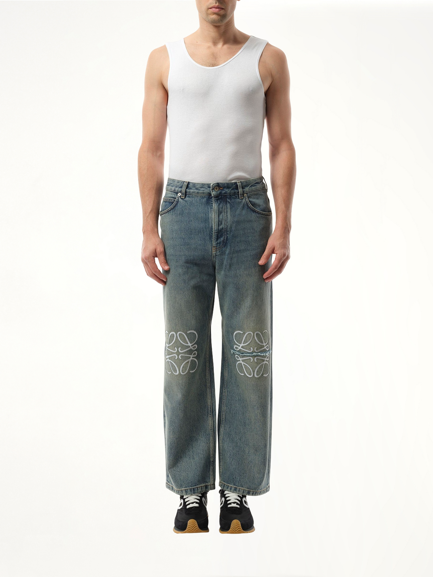 Anagram Baggy Distressed Jeans AF in Washed Denim