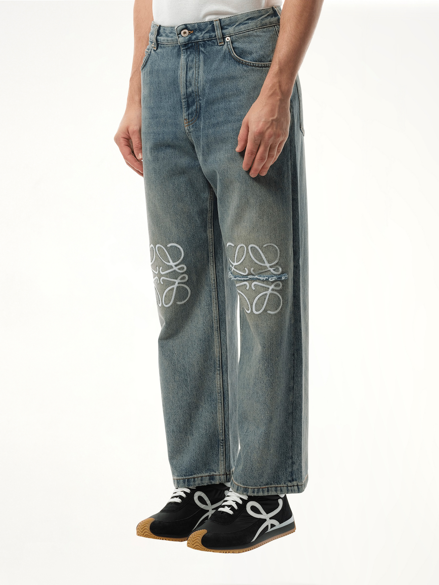 Anagram Baggy Distressed Jeans AF in Washed Denim