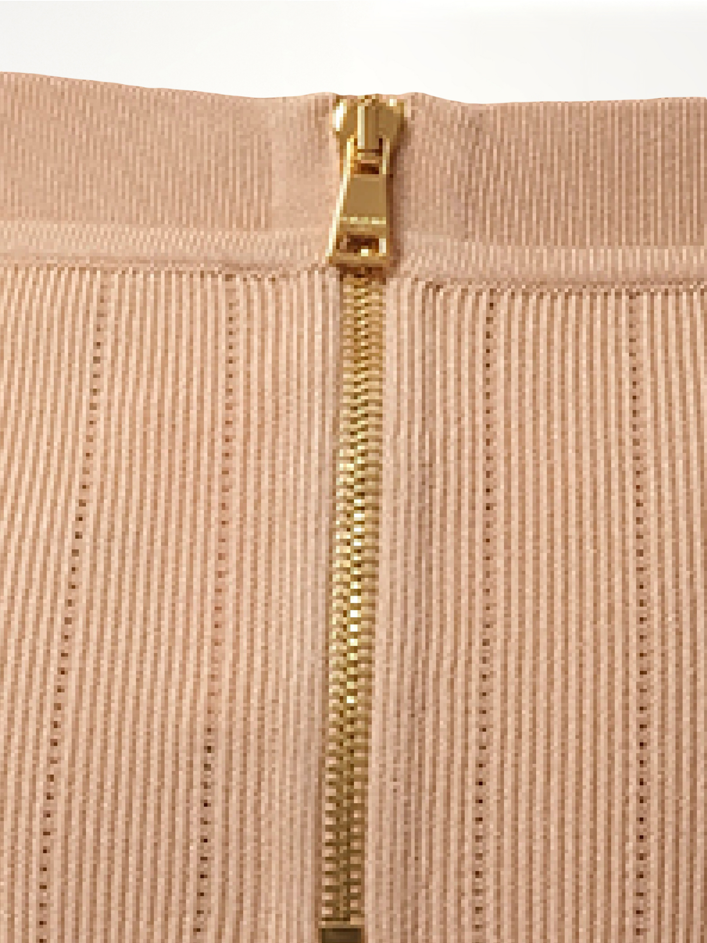 2 Pockets Buttoned Knit Short Skirt in Nude Rose