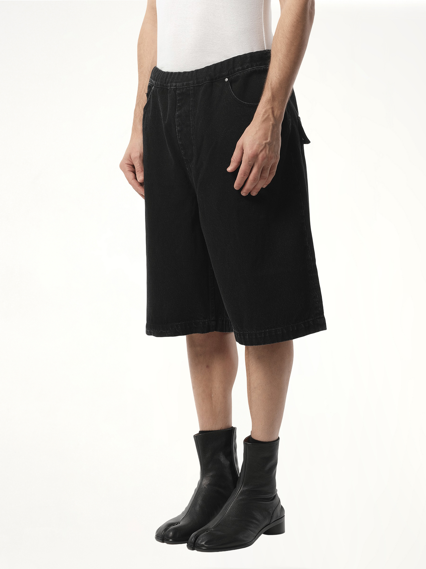 Spar Shorts in Magnetite