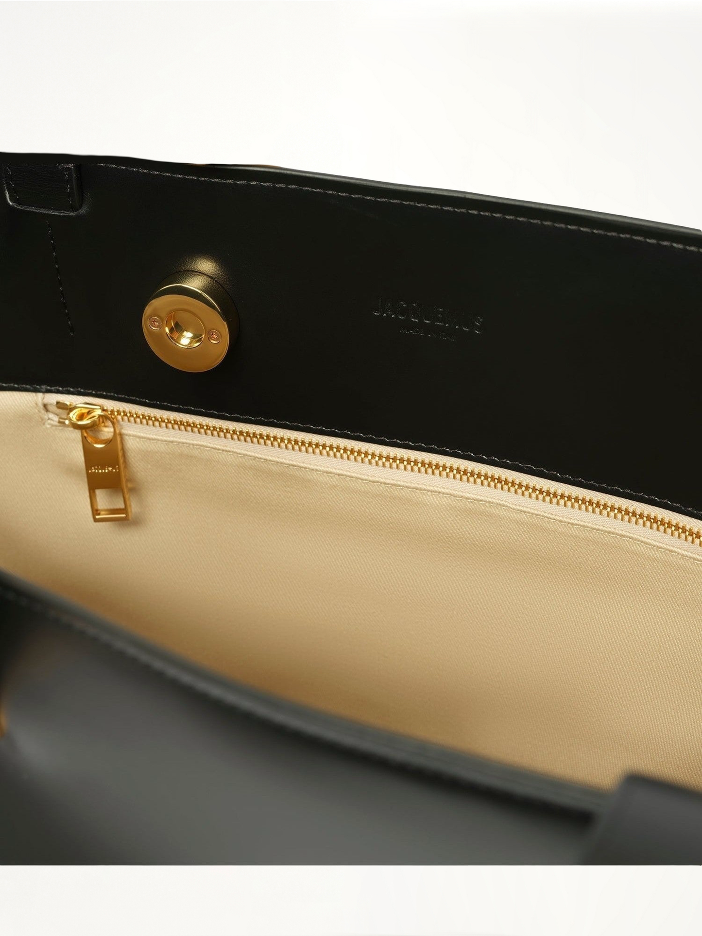 Le Bambola Moyen in Black