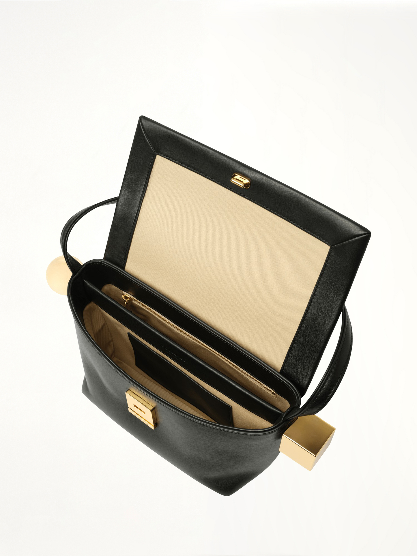 Le Rond Carre in Black