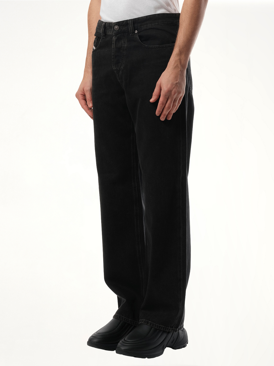 2001 D-Macro Jeans in Black/Dark Grey