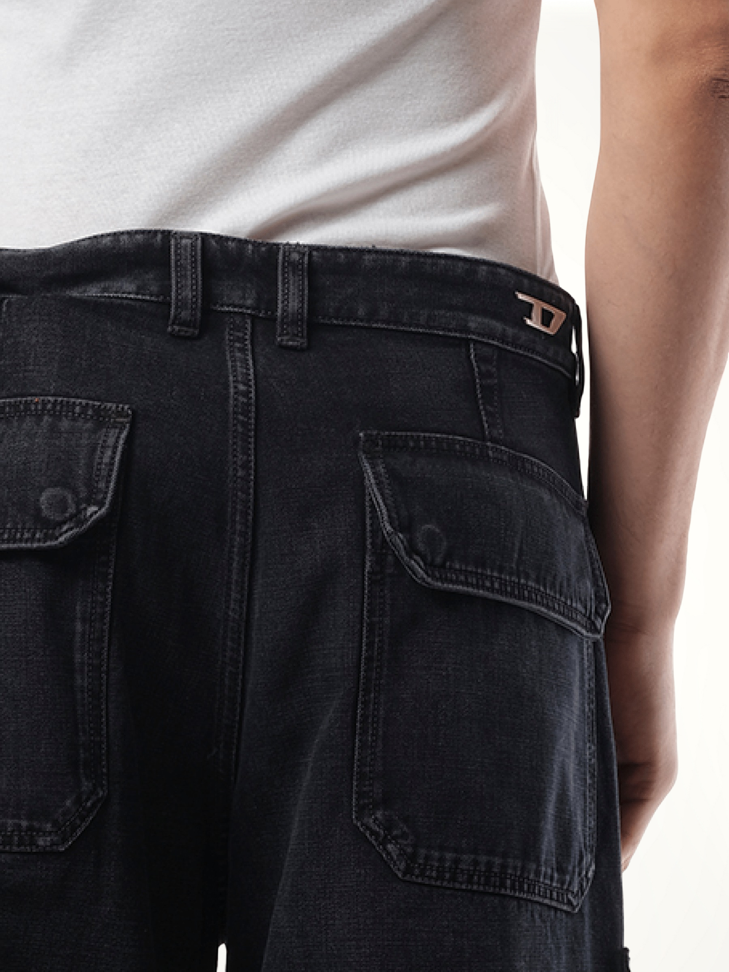 D-Touch Cargo Pants in Washed Black