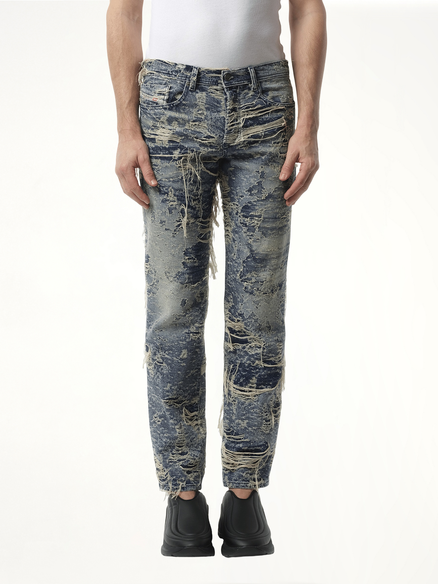 2023 D-Finitive Distressed Jeans in Blue