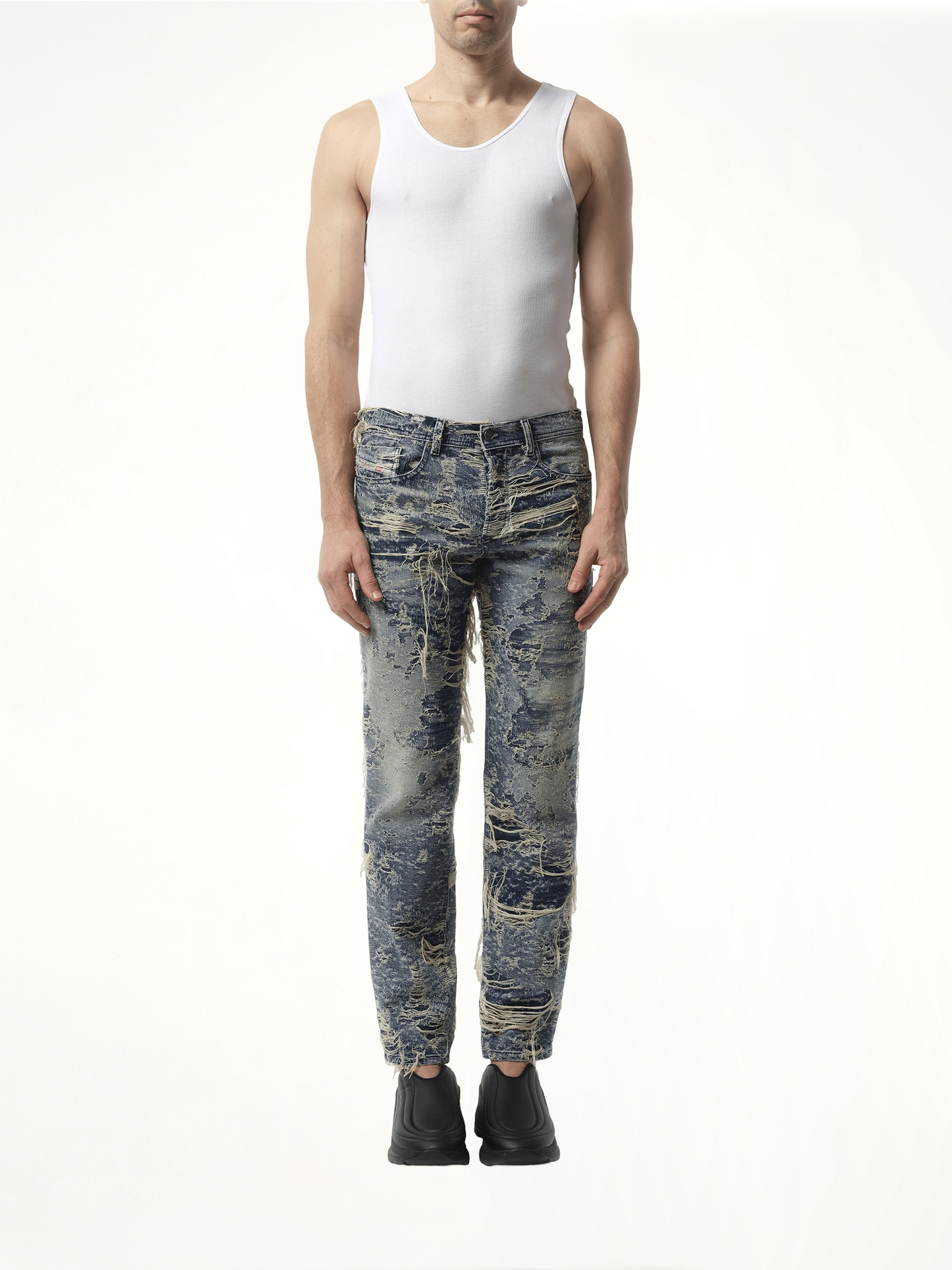 2023 D-Finitive Distressed Jeans in Blue
