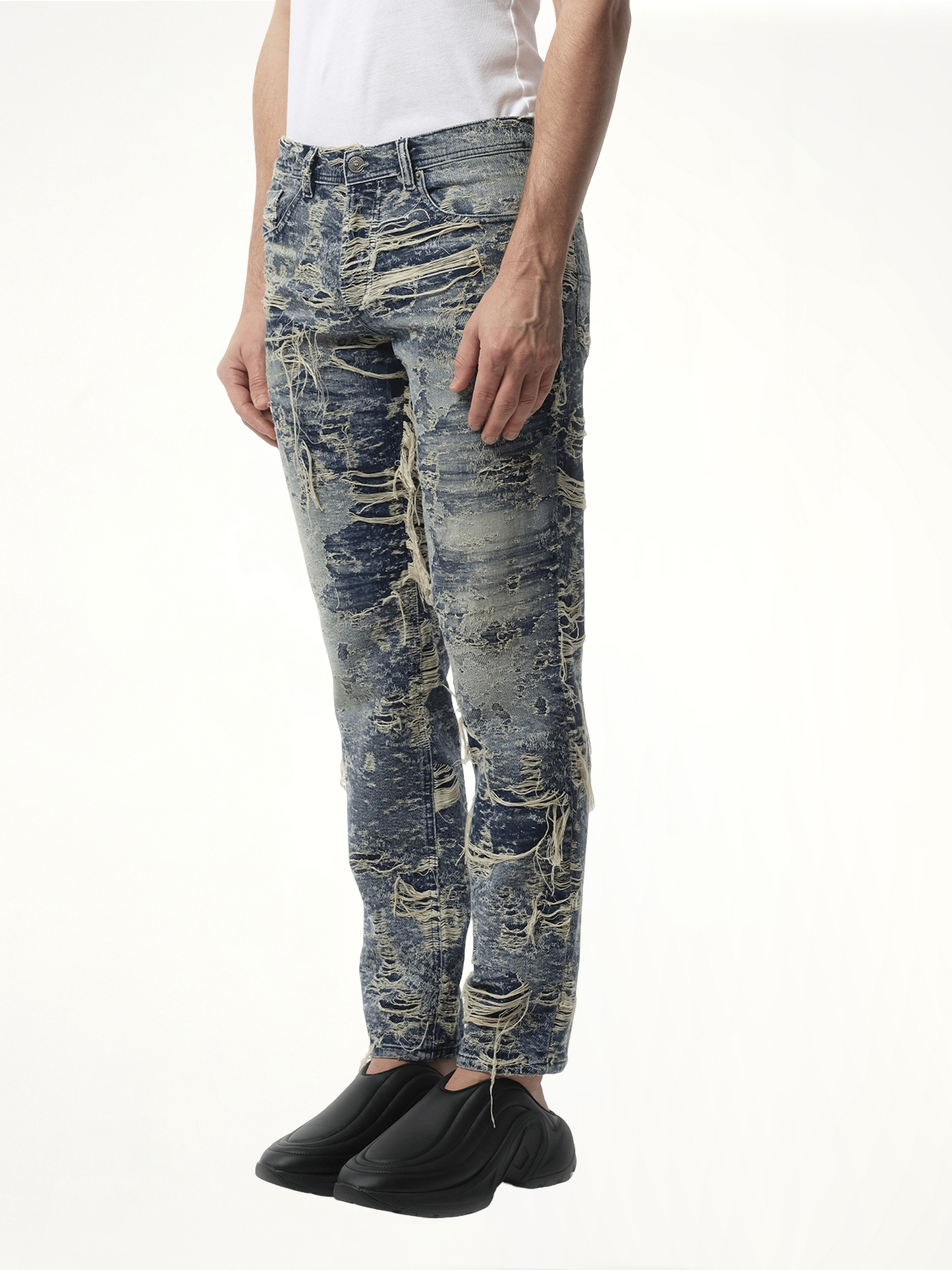 2023 D-Finitive Distressed Jeans in Blue