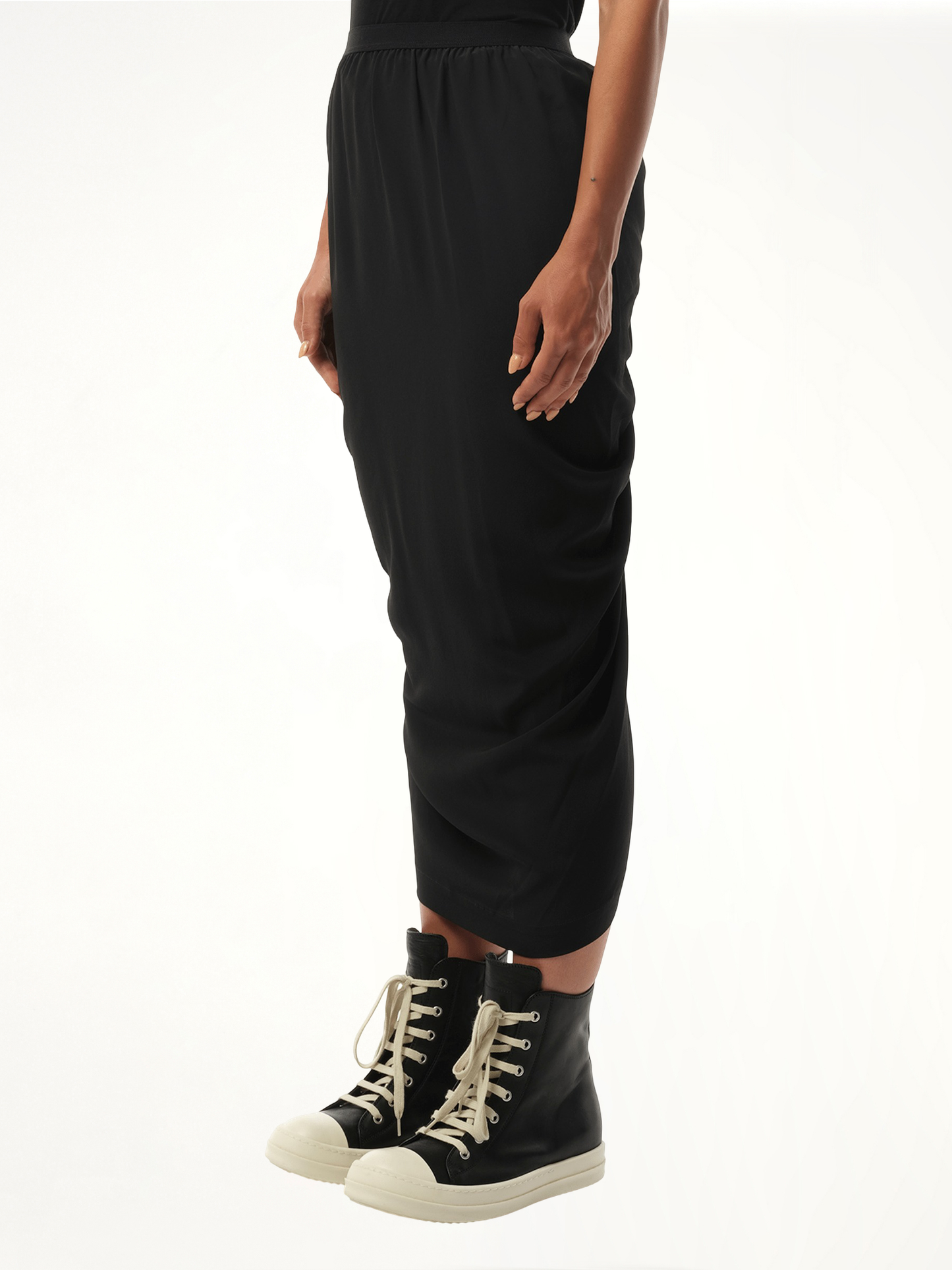 Cocoon Crepe Shrimp Skirt in Black