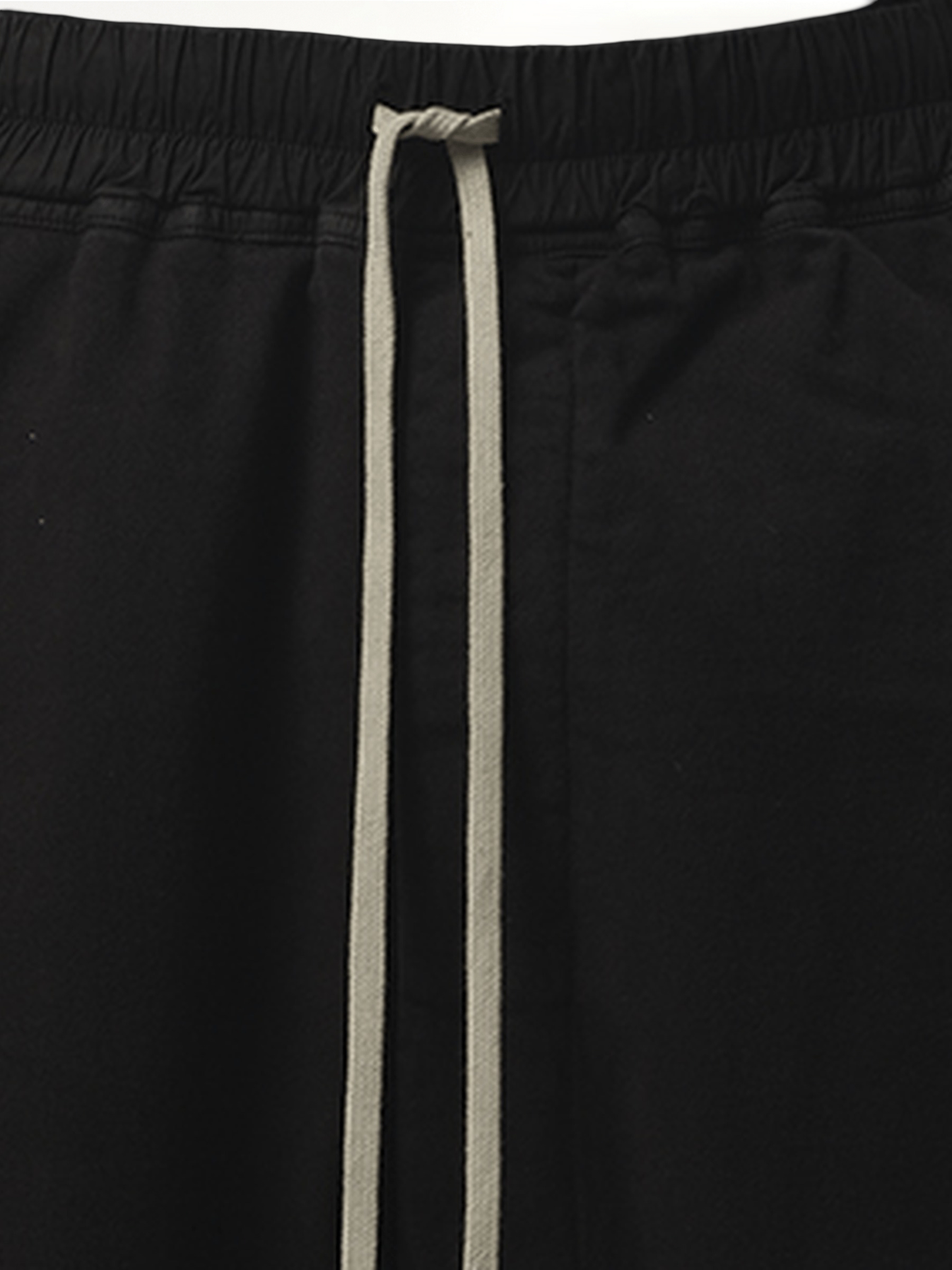 Drawstring Pods Shorts in Black