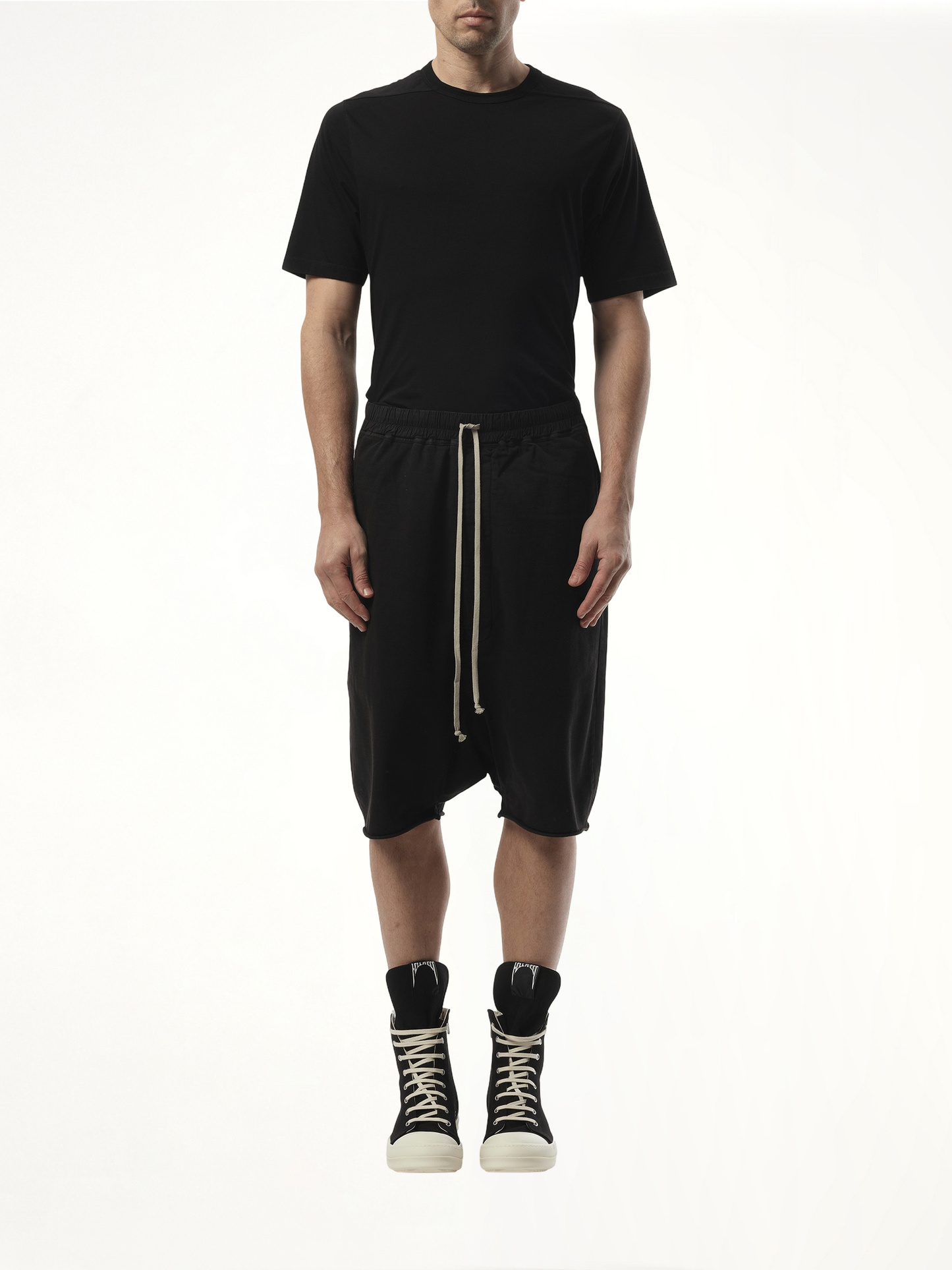 Drawstring Pods Shorts in Black