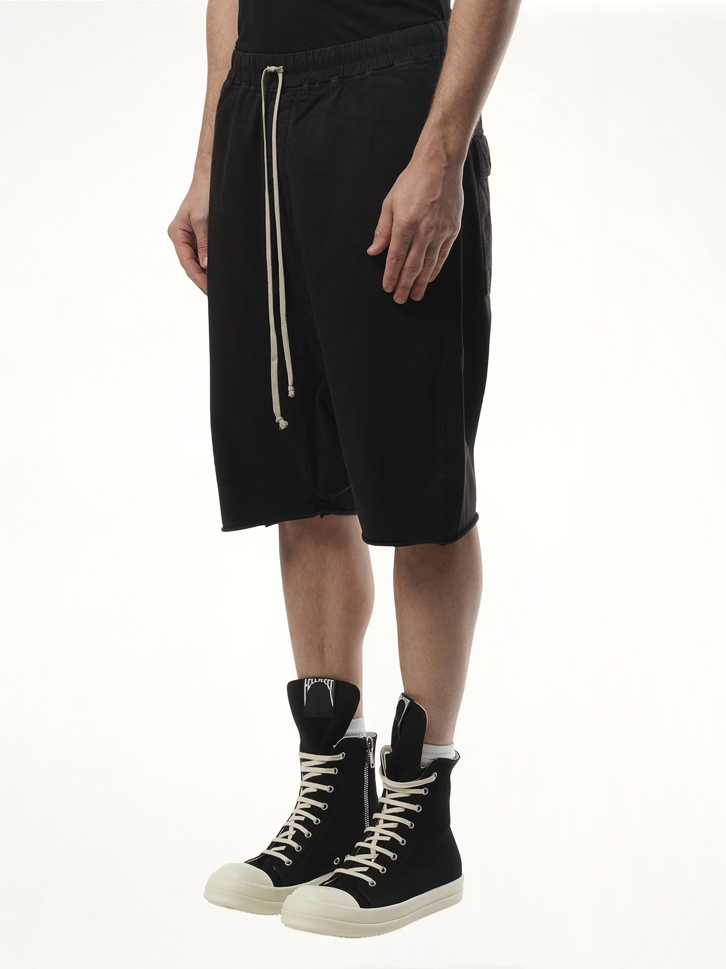 Drawstring Pods Shorts in Black