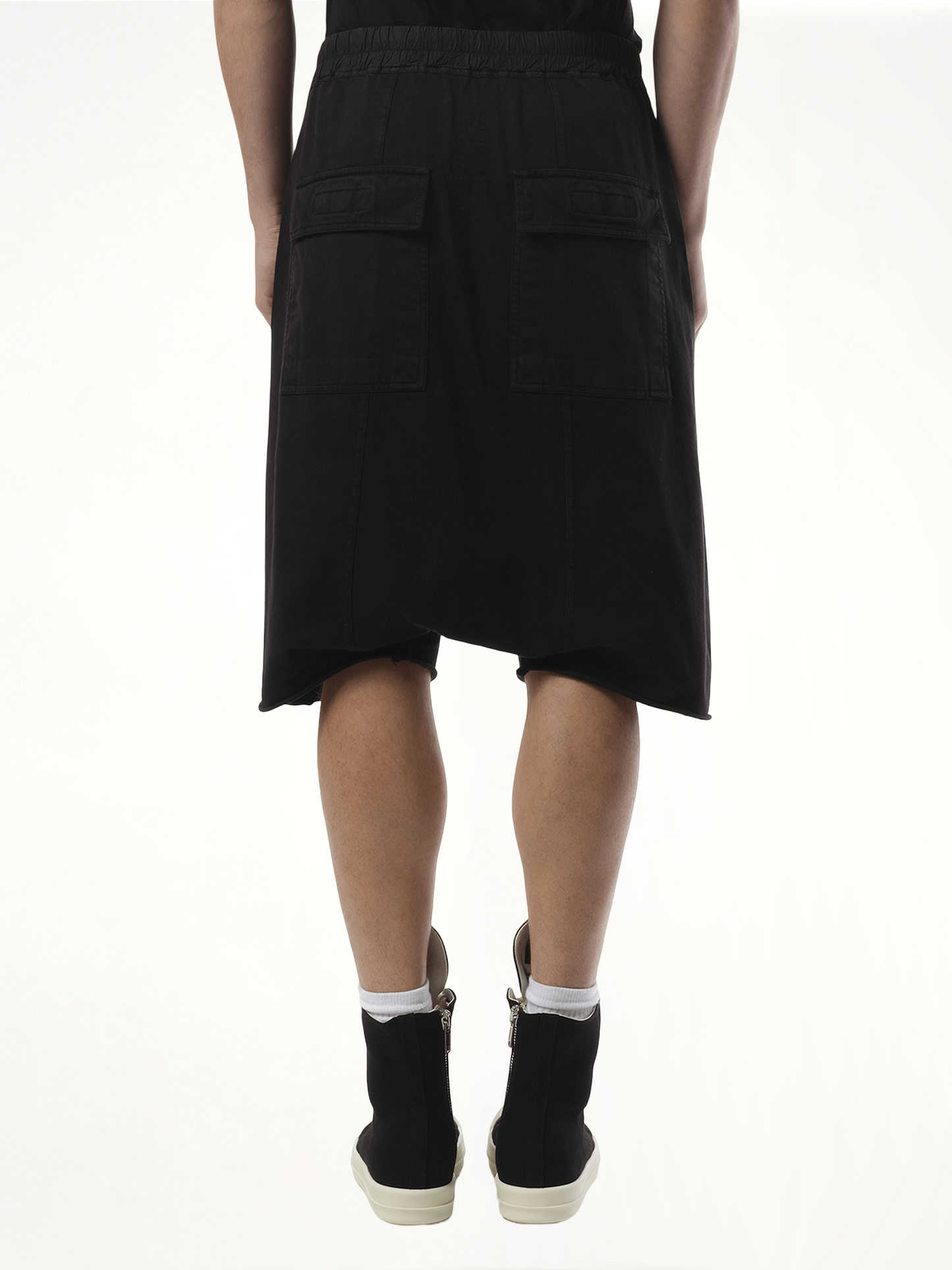 Drawstring Pods Shorts in Black