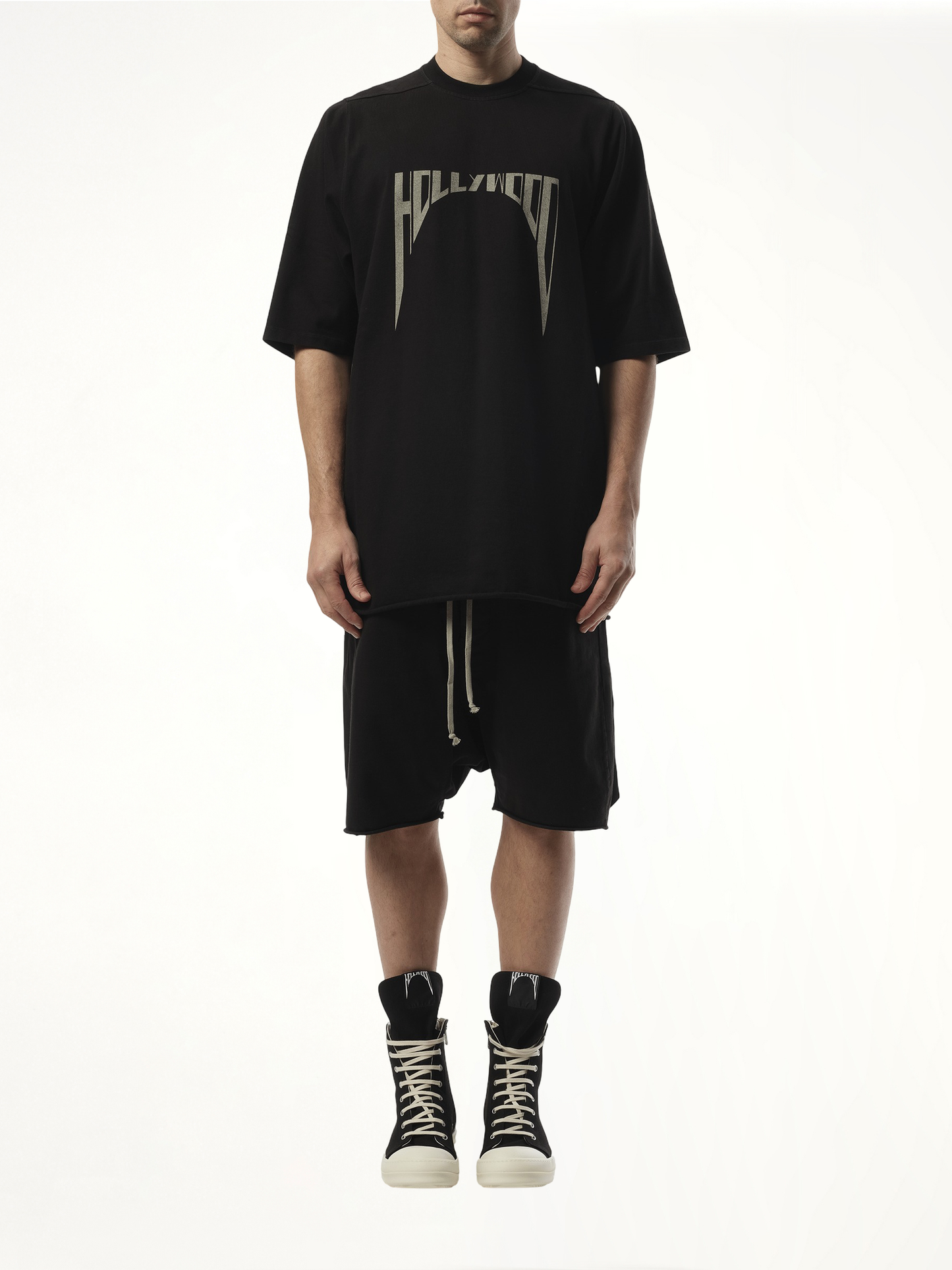 Hollywood Curved Jumbo SS T-Shirt in Black/Pearl