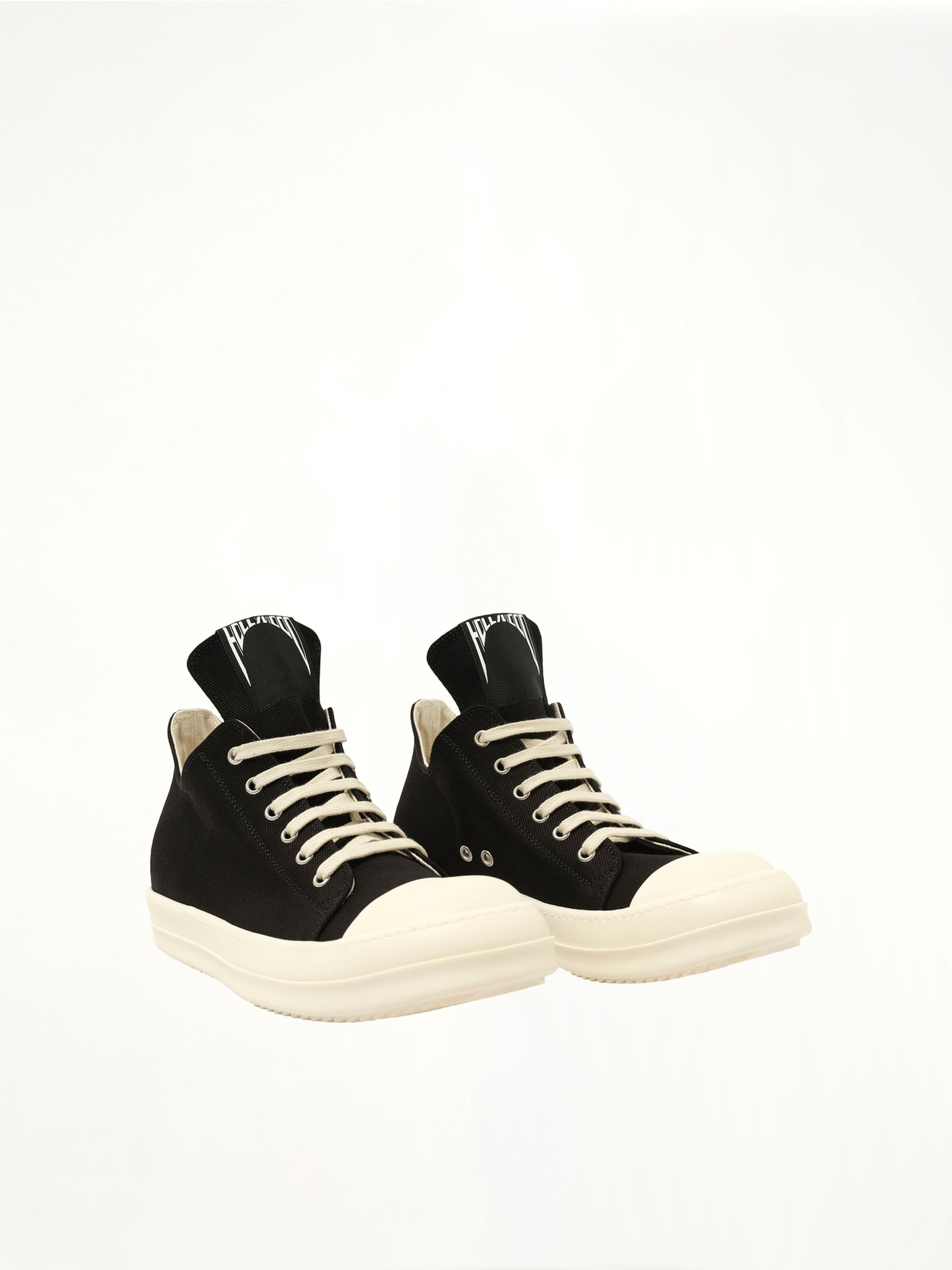 Hollywood Low Sneaks in Black/Milk