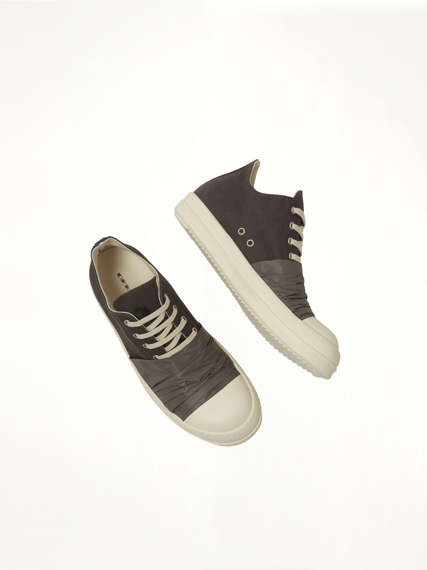 Hustler Low Sneaks in Dark Dust/Dust/Milk