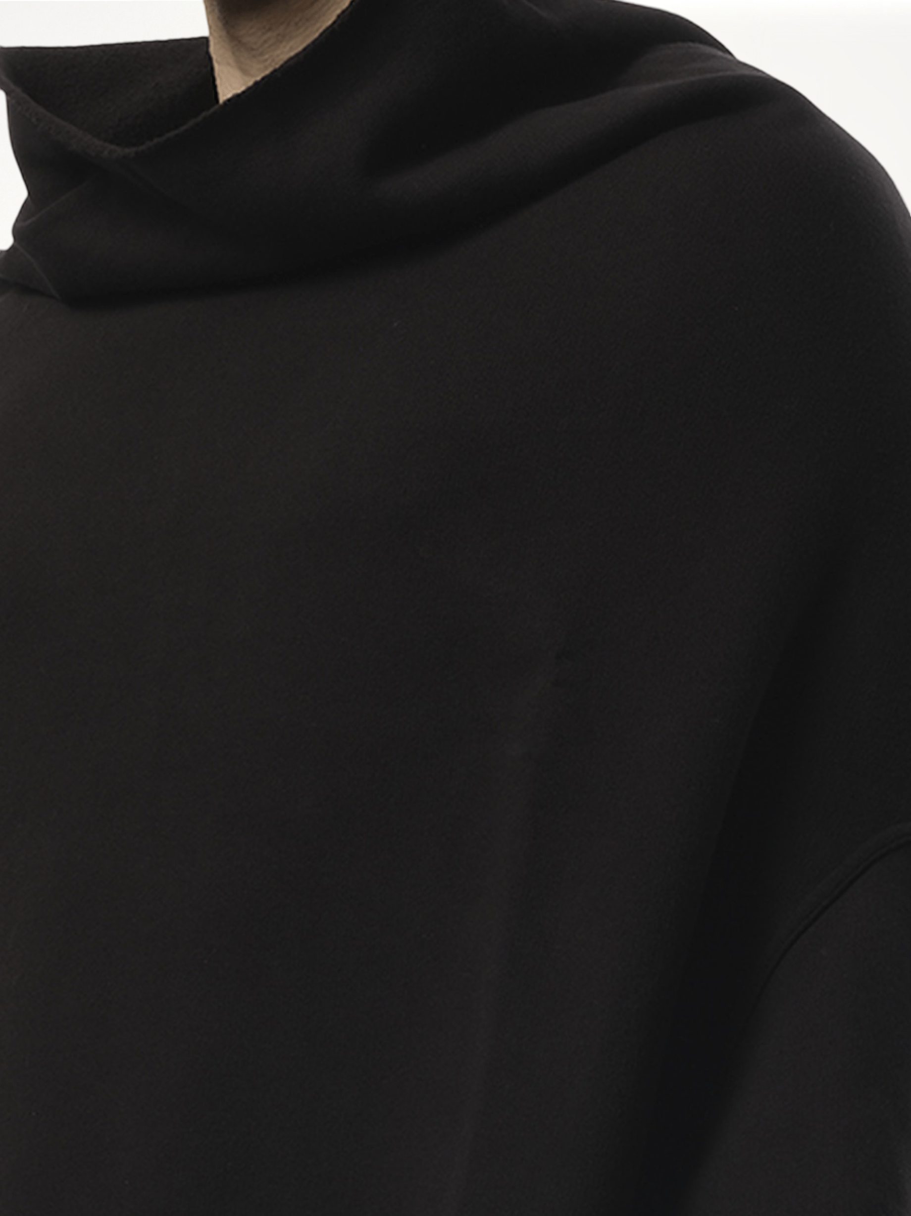 블랙 슈라우드 스웨트셔츠