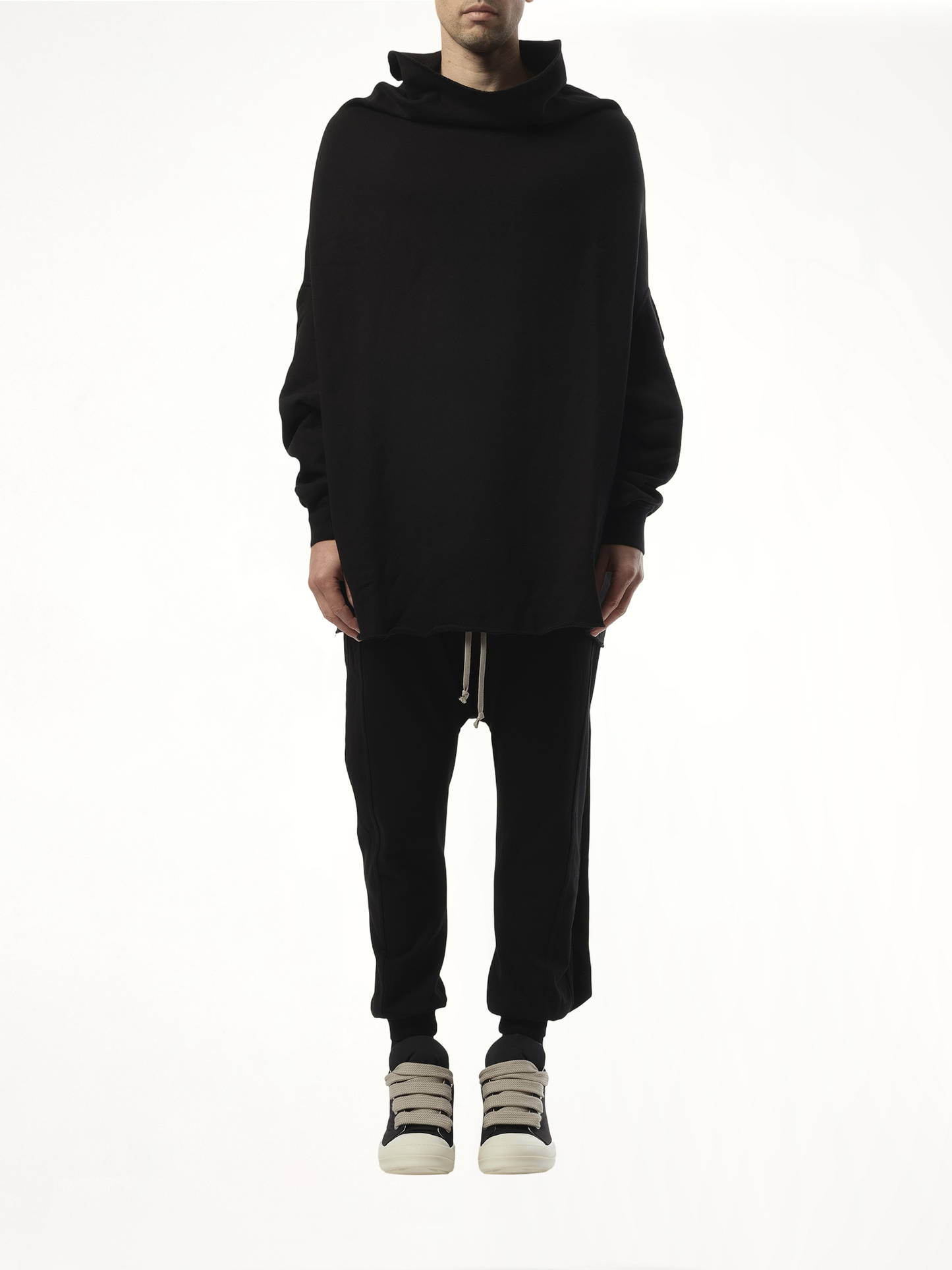 Shroud Sweatshirt in Black