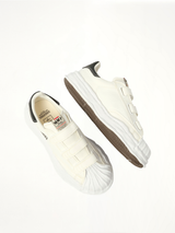Blakey OG Velcro Sneaker in White Top View | MAISON MIHARA YASUHIRO