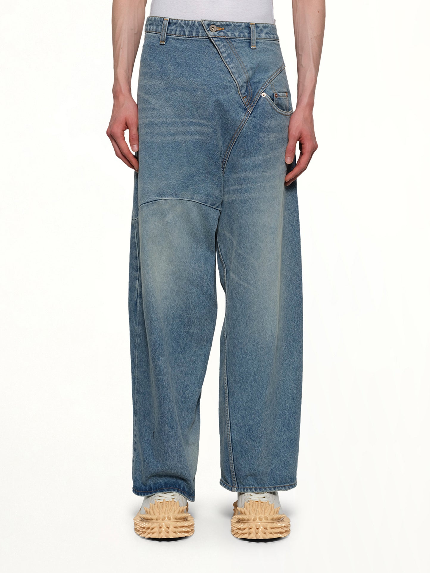Distorted Cutting Denim Pants in Indigo